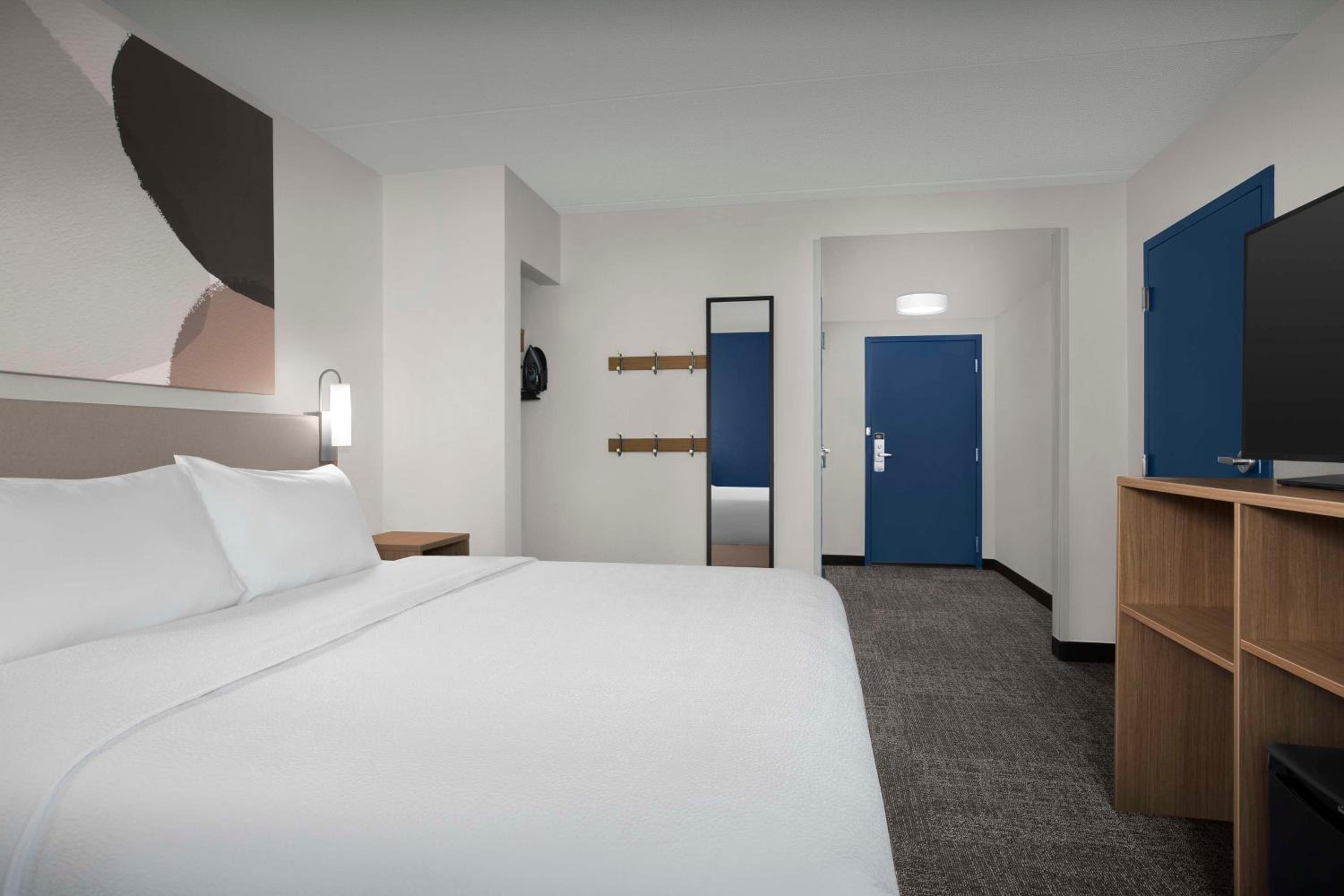 King Room with Sofa Bed - Hearing Accessible - Photo 1