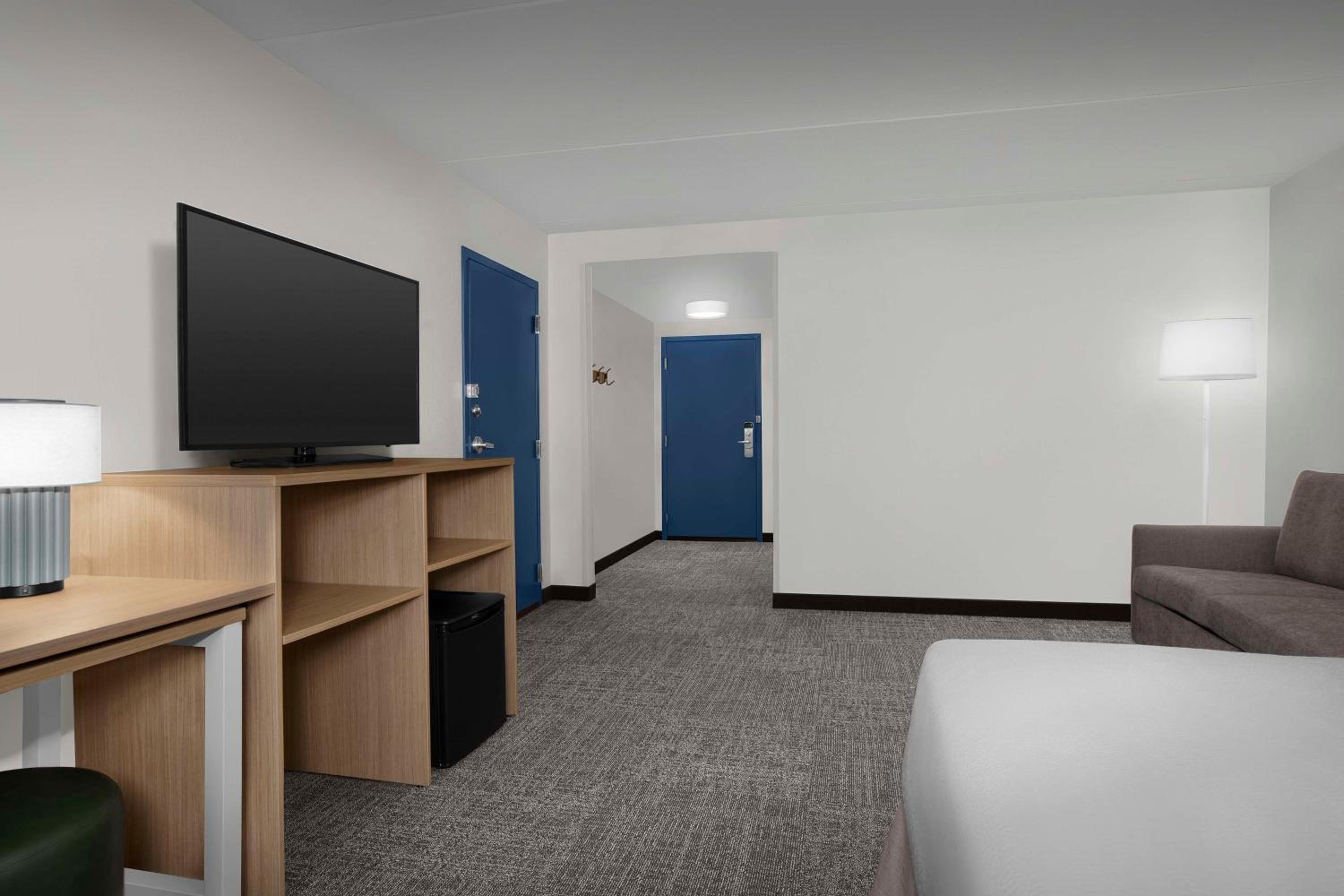 King Room with Mobility Accessible Tub - Photo 1