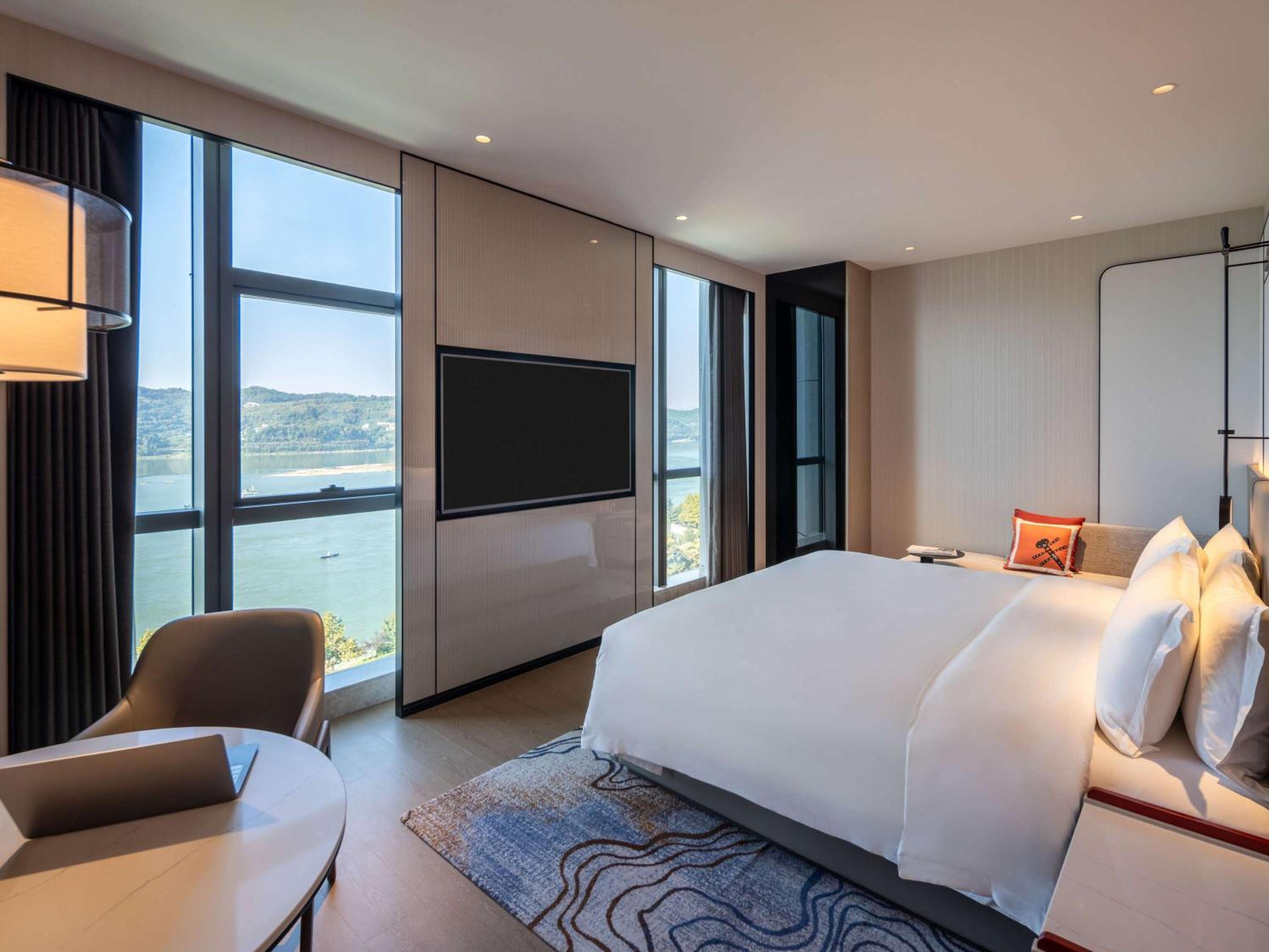 Deluxe King Room with River View photo 1