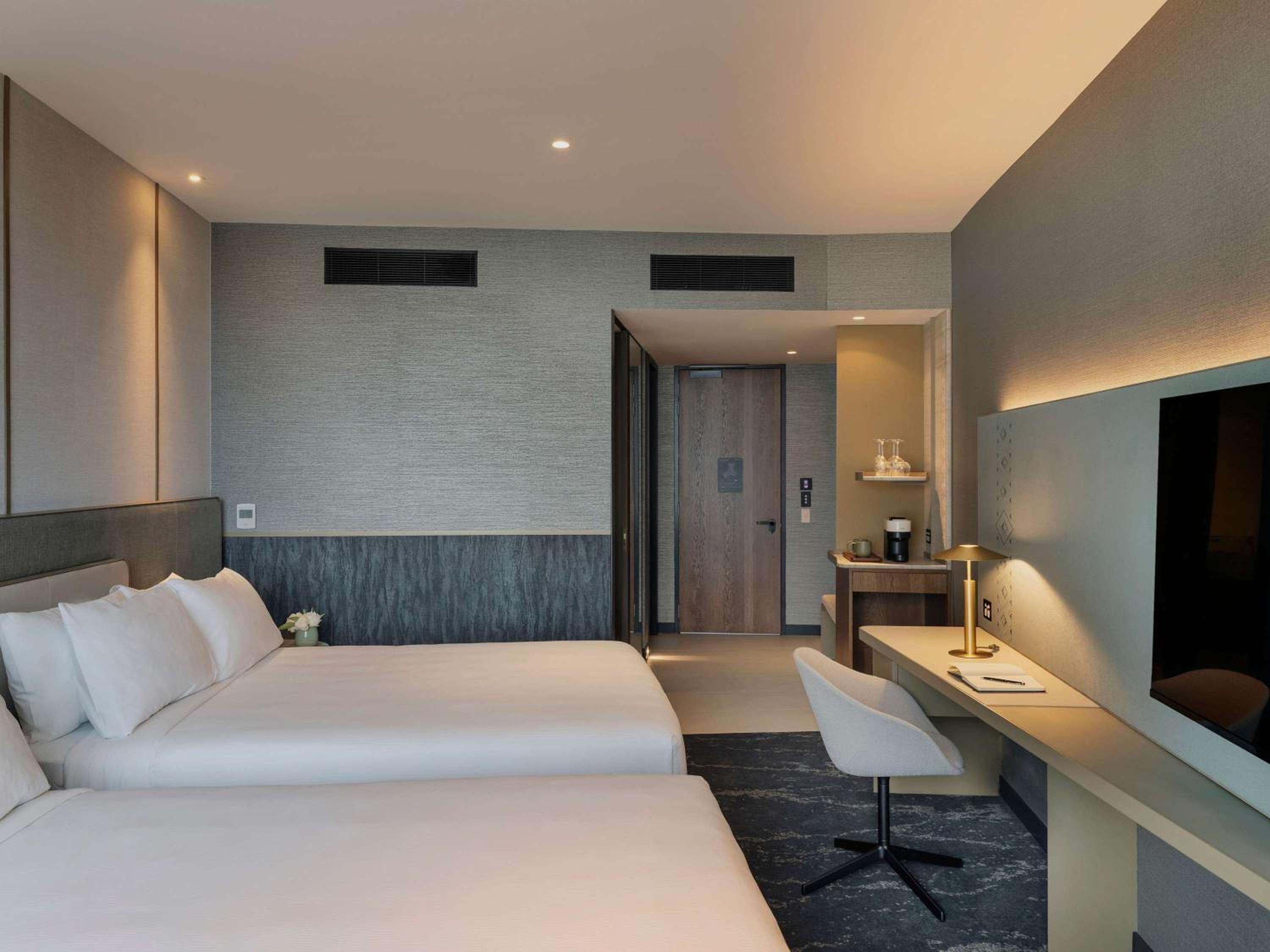Superior Queen Room with Two Queen Beds - Photo 5