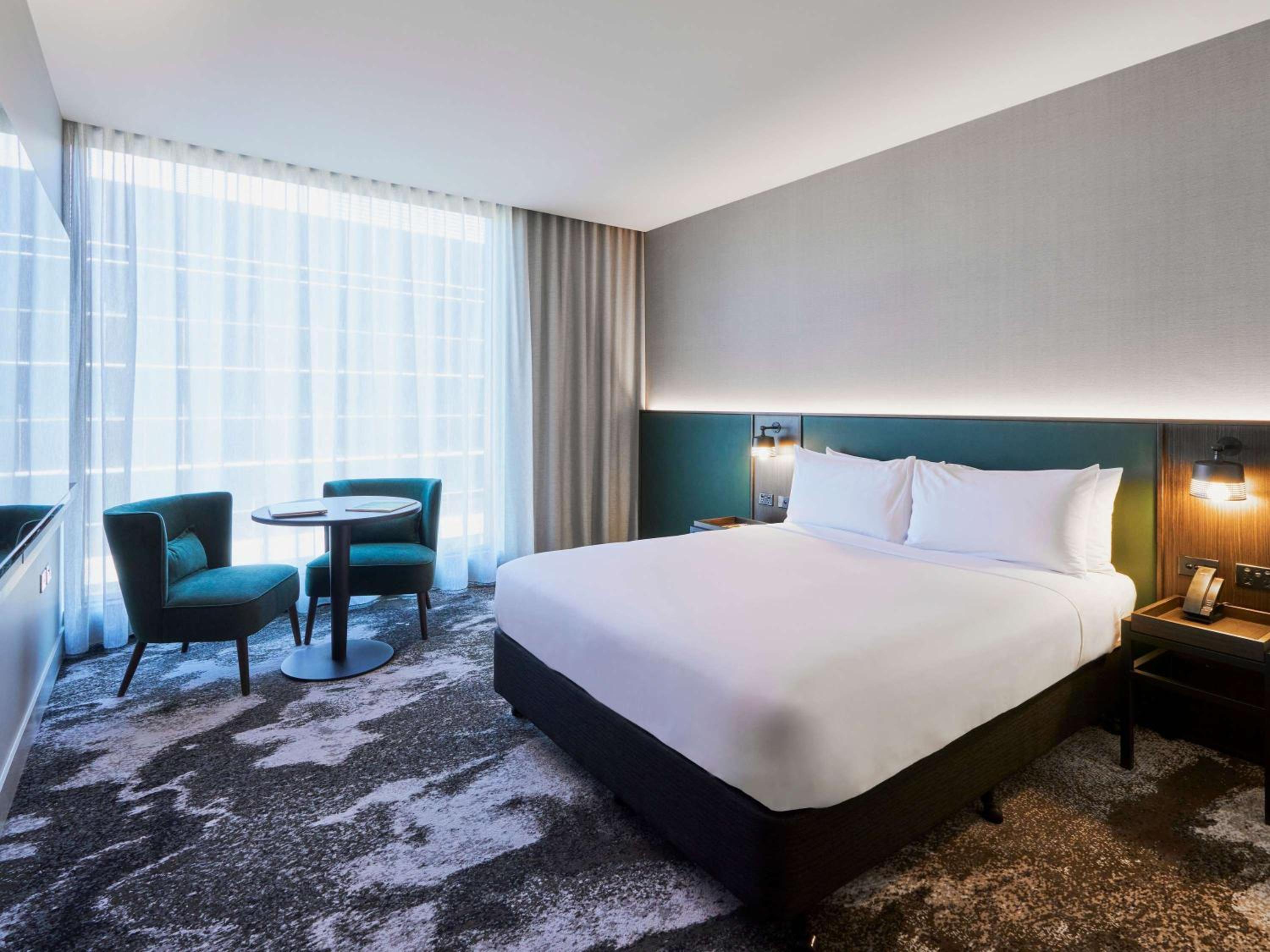 Superior Room with 1 queen size bed thumbnail 6