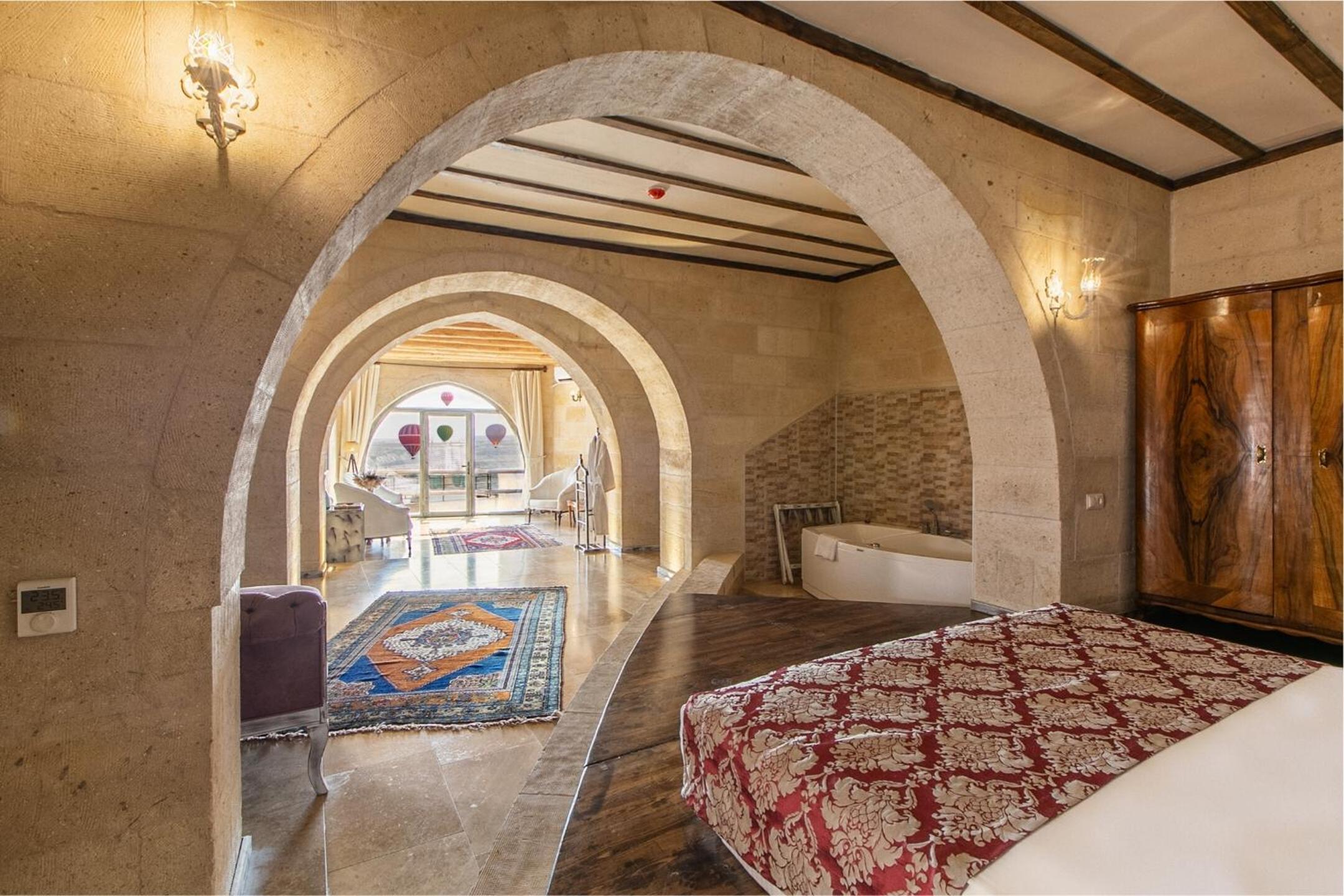 Deluxe Suite - Photo 1