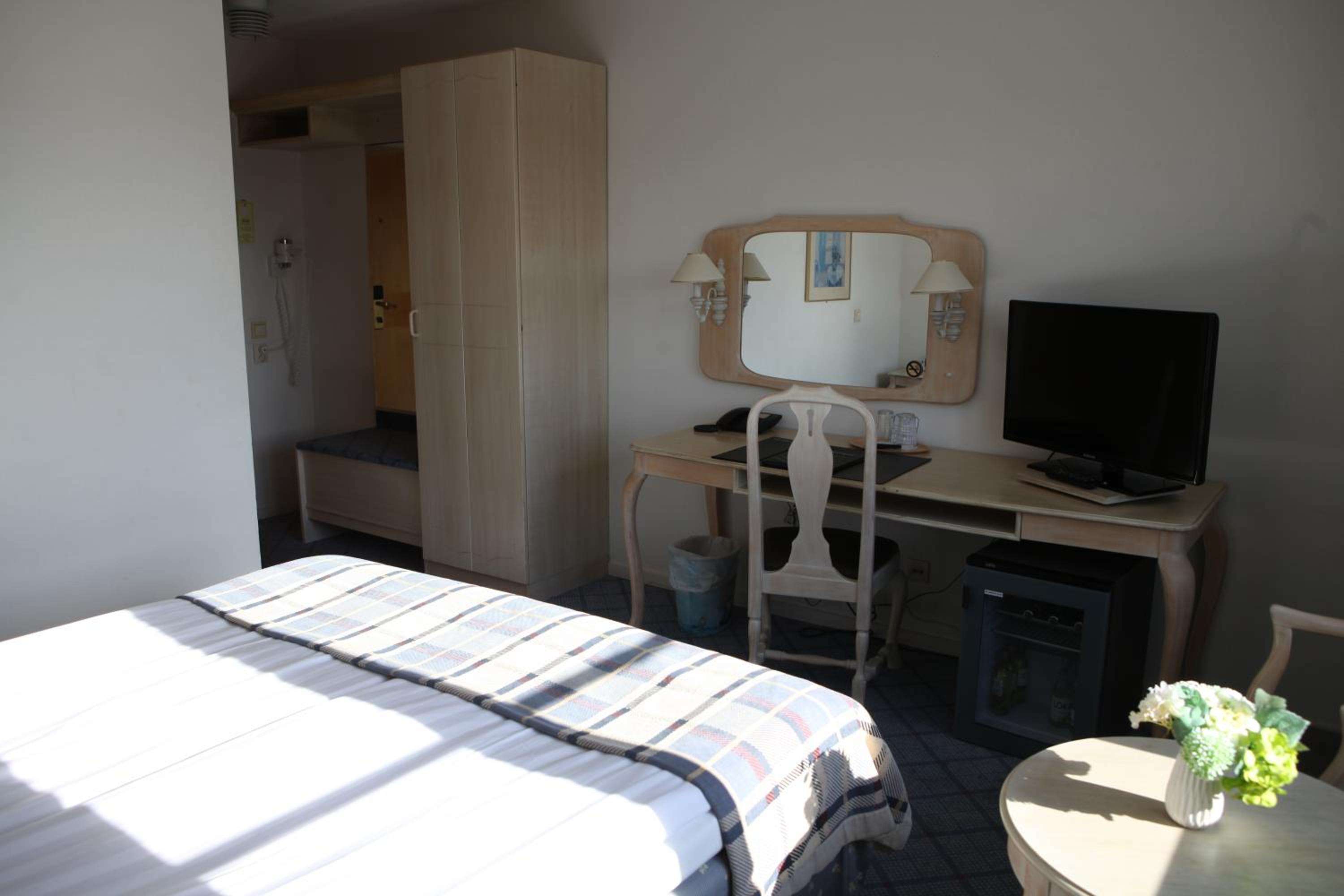 Economy Triple Room - Photo 4