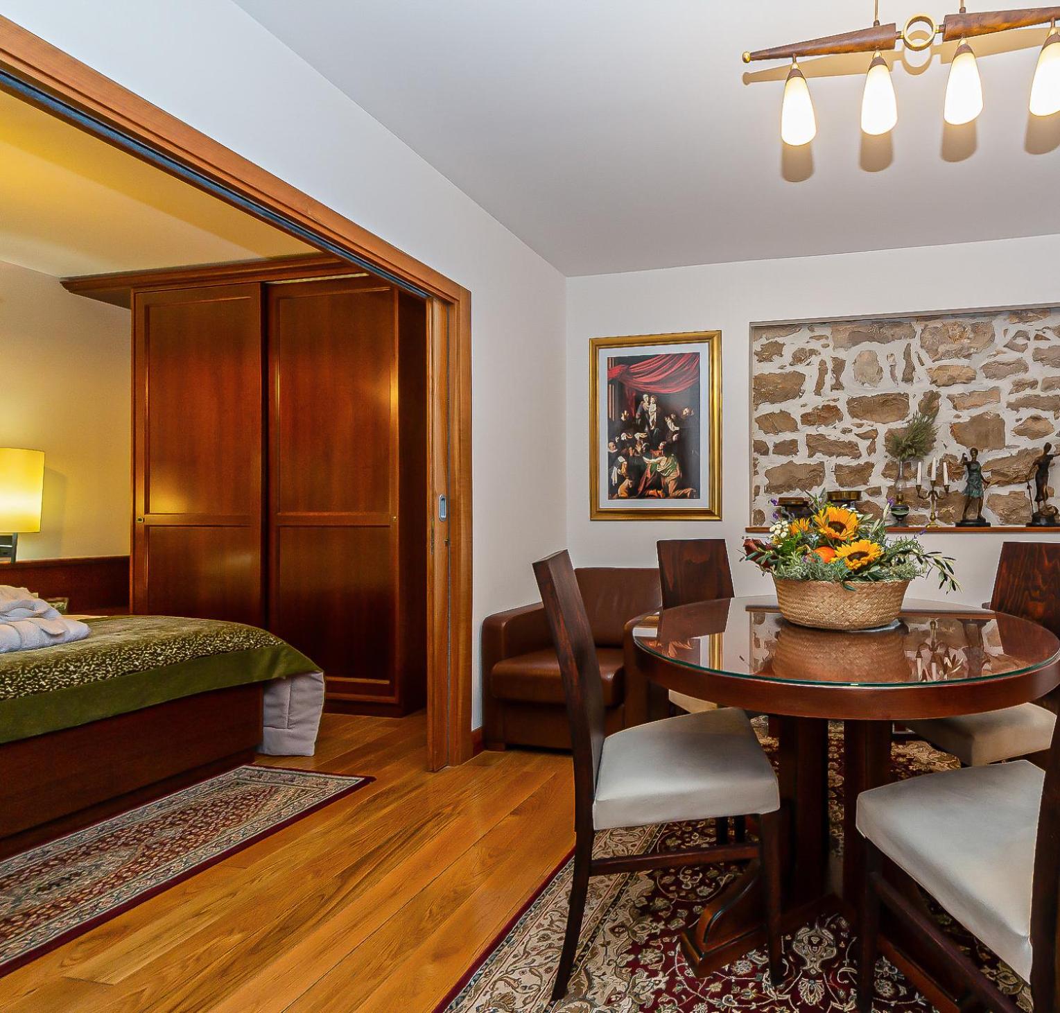 Deluxe Suite photo 2