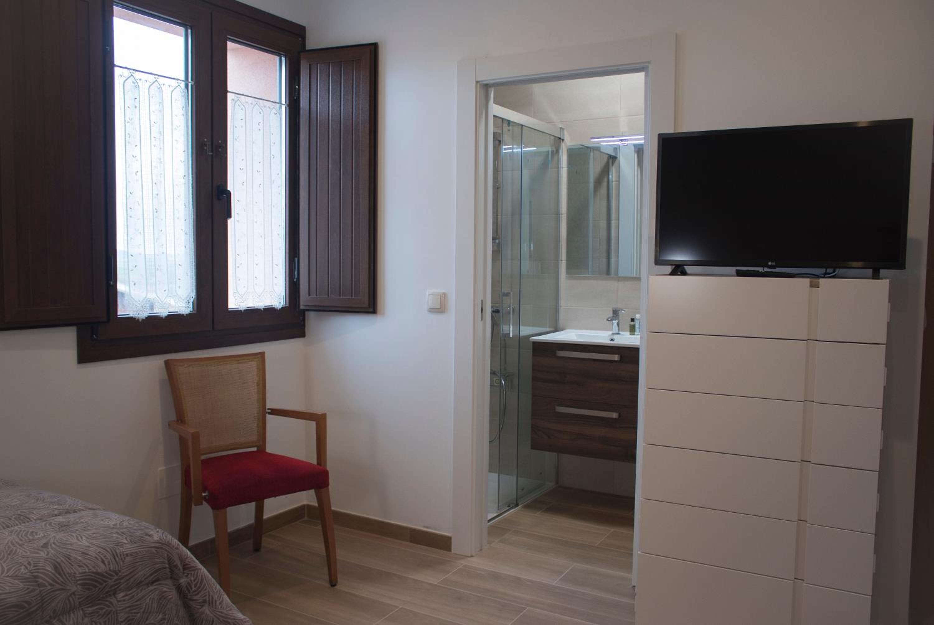 Double Room with Mountain View - Photo 1
