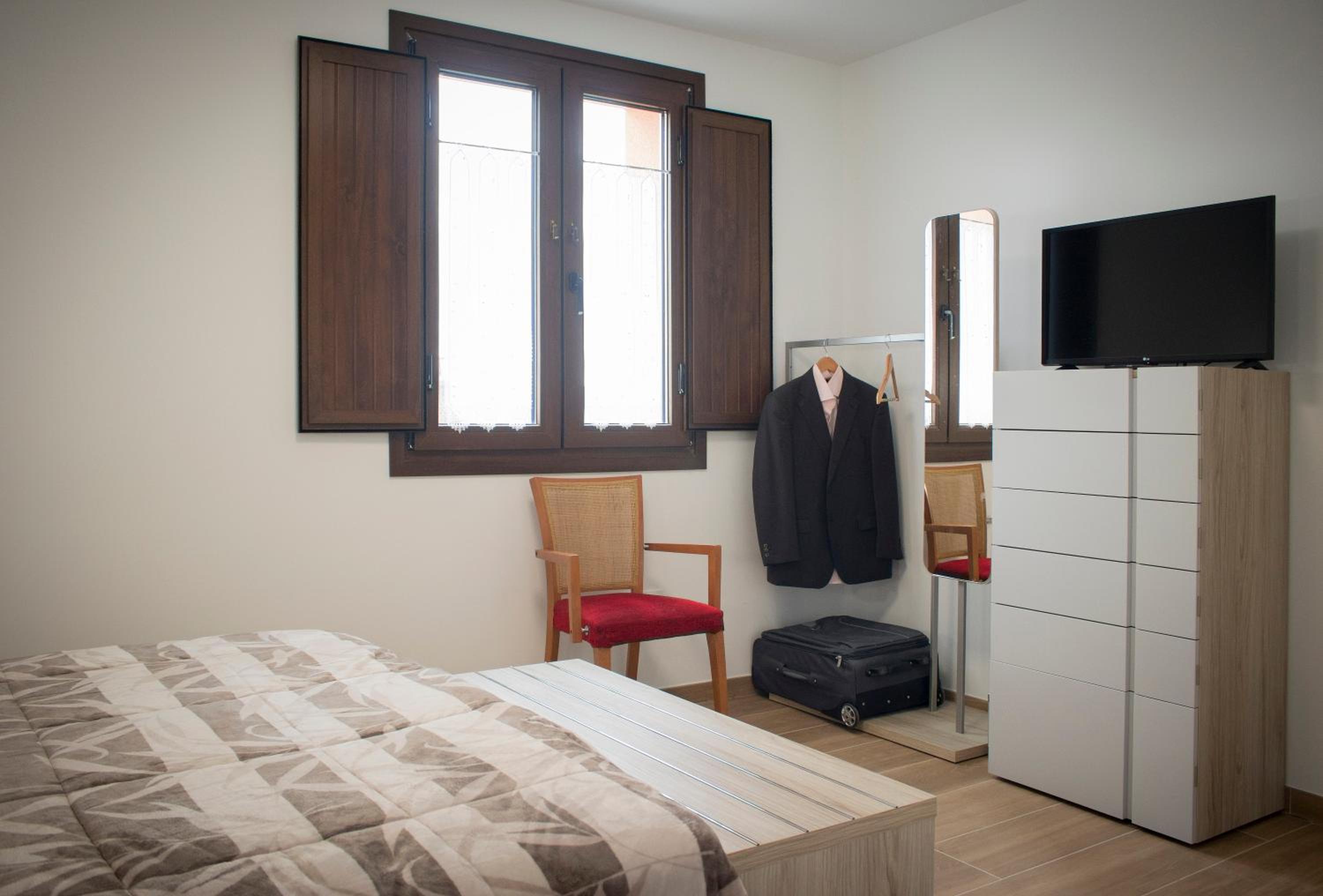 Deluxe Queen Room - Photo 1