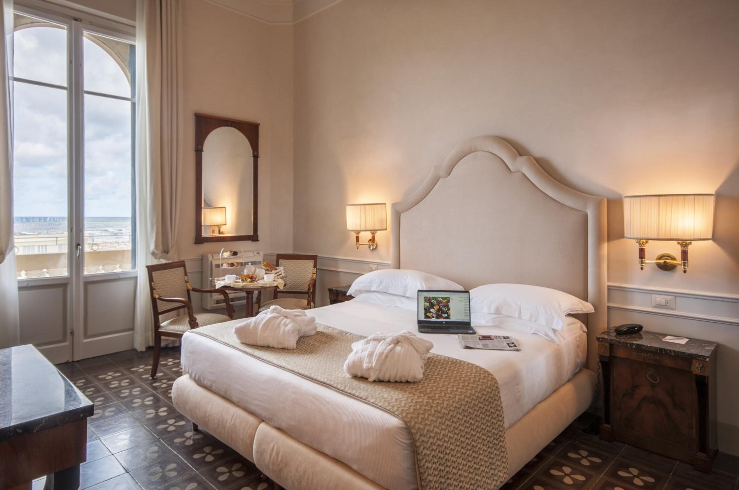 Double Room with Sea View - Photo 3