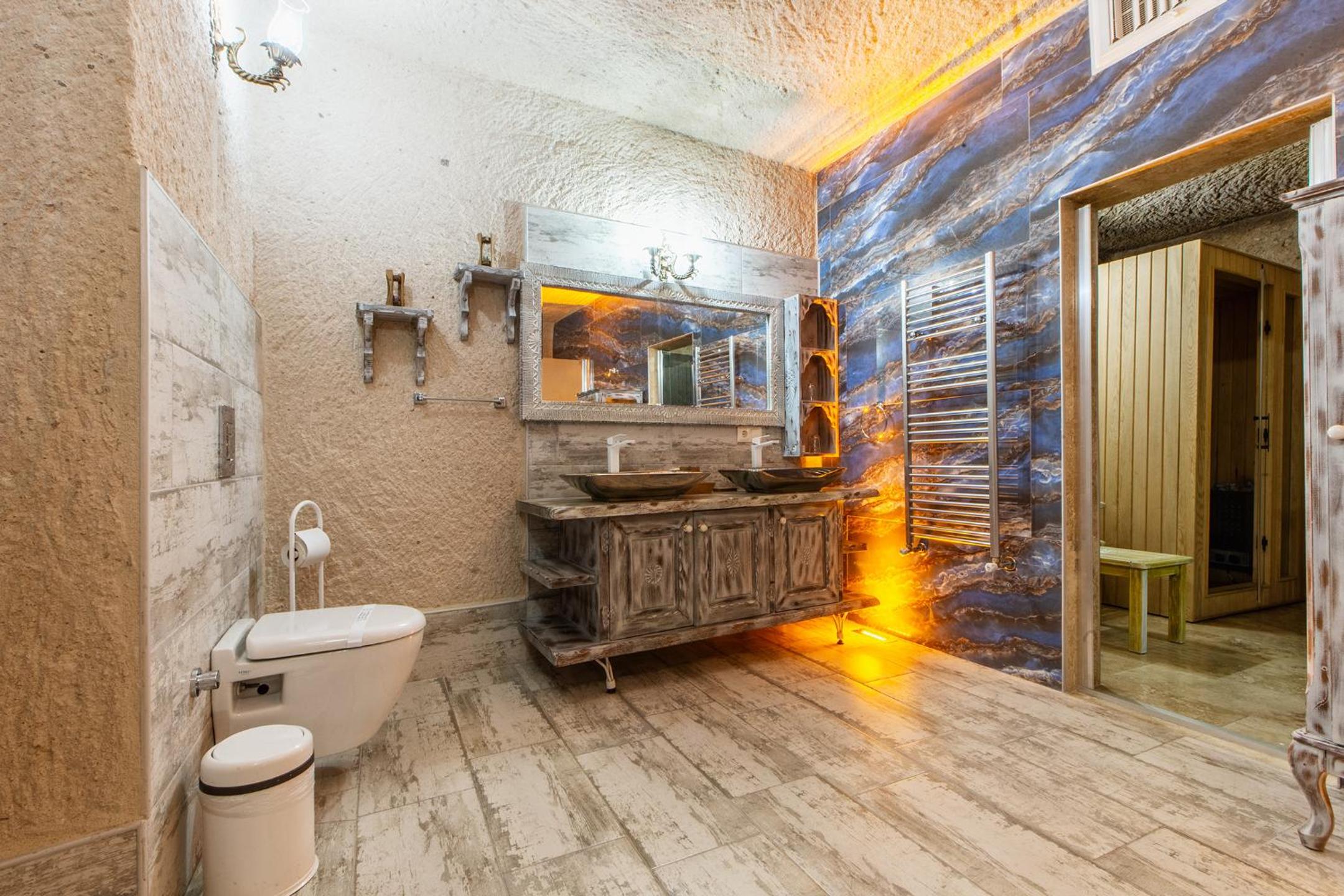 Suite with Sauna - Photo 9