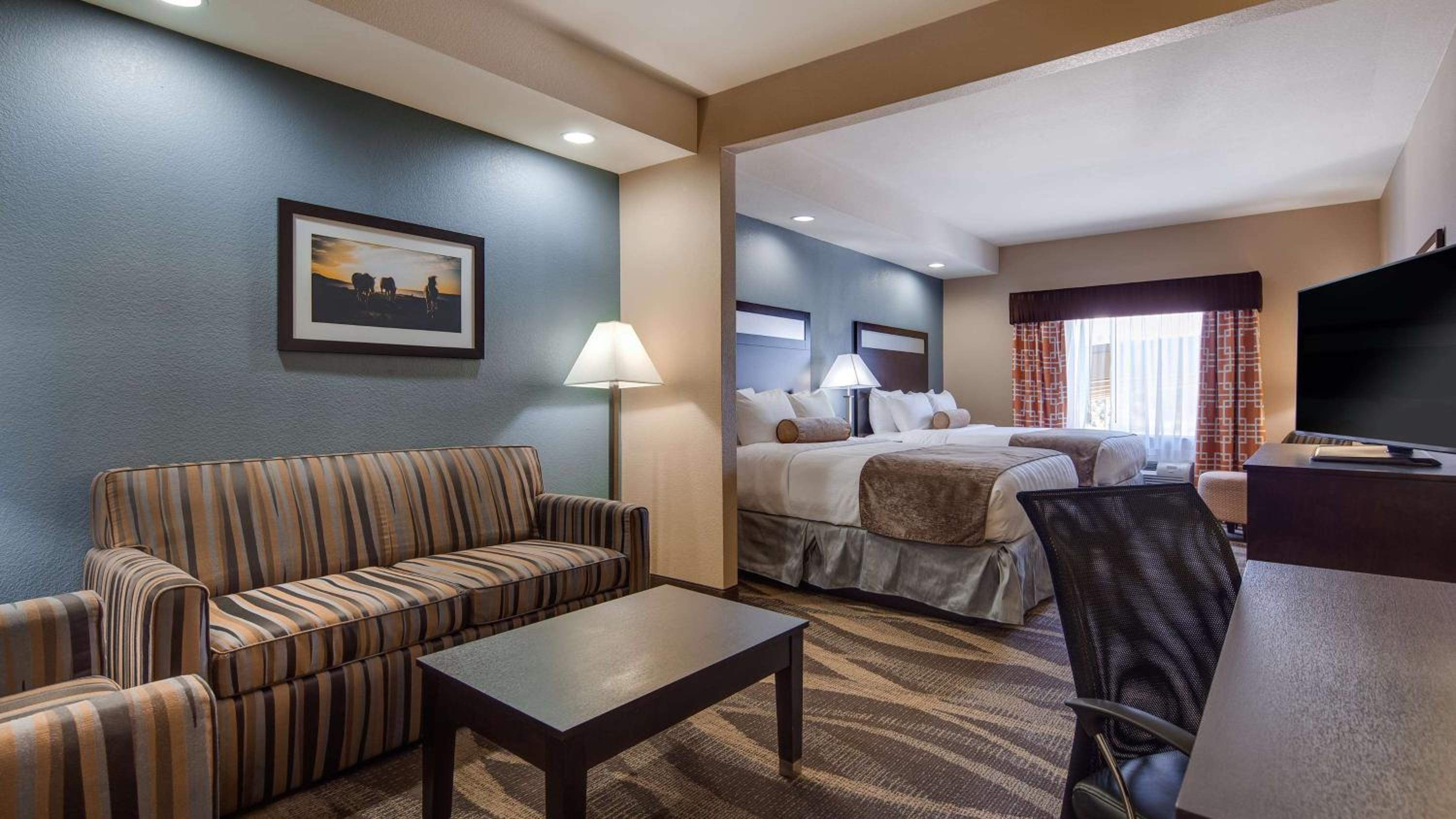 Queen Suite with Sofa Bed