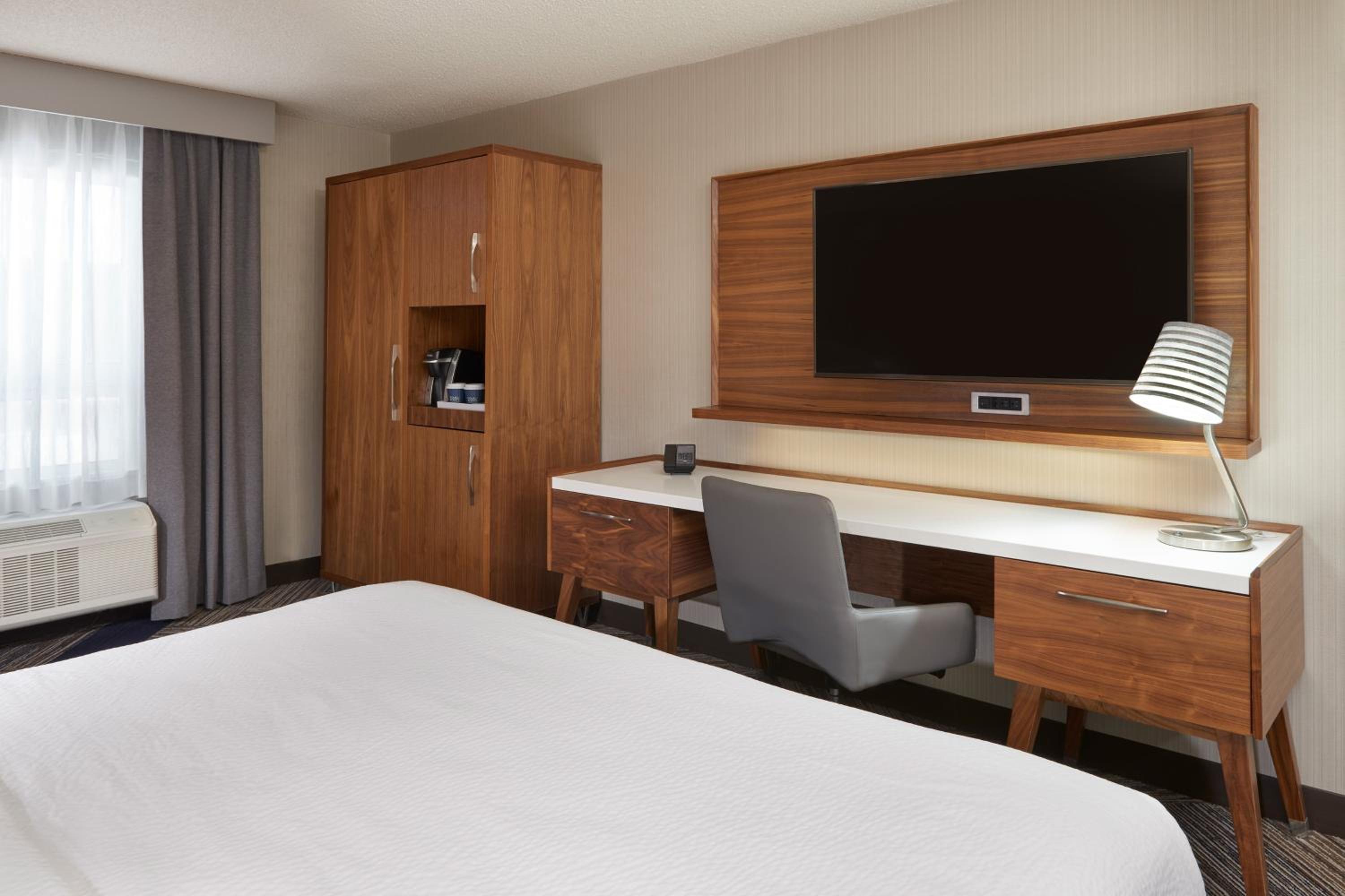Guest Room, 1 King - Photo 3