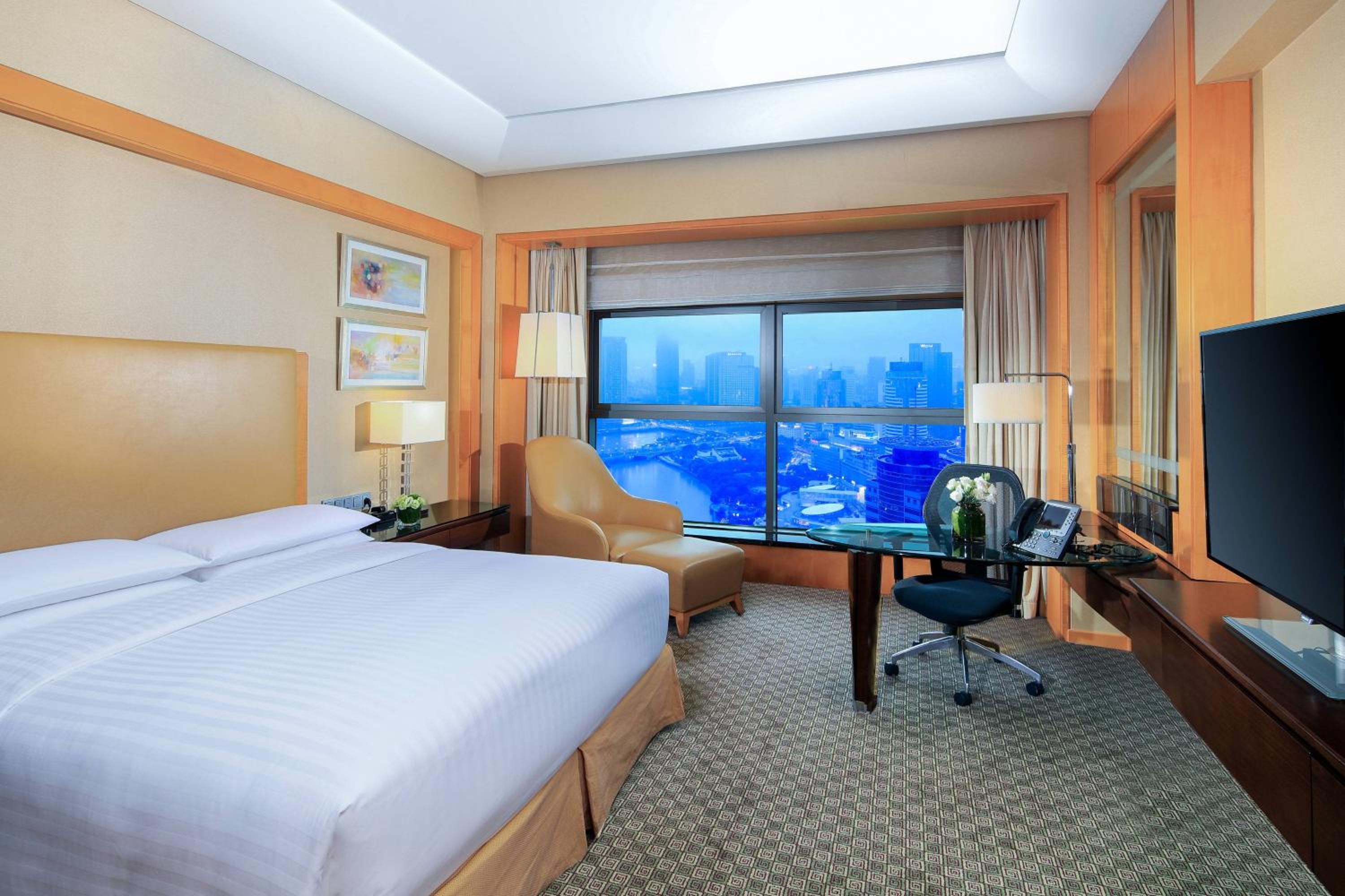 Premier King Room photo 3