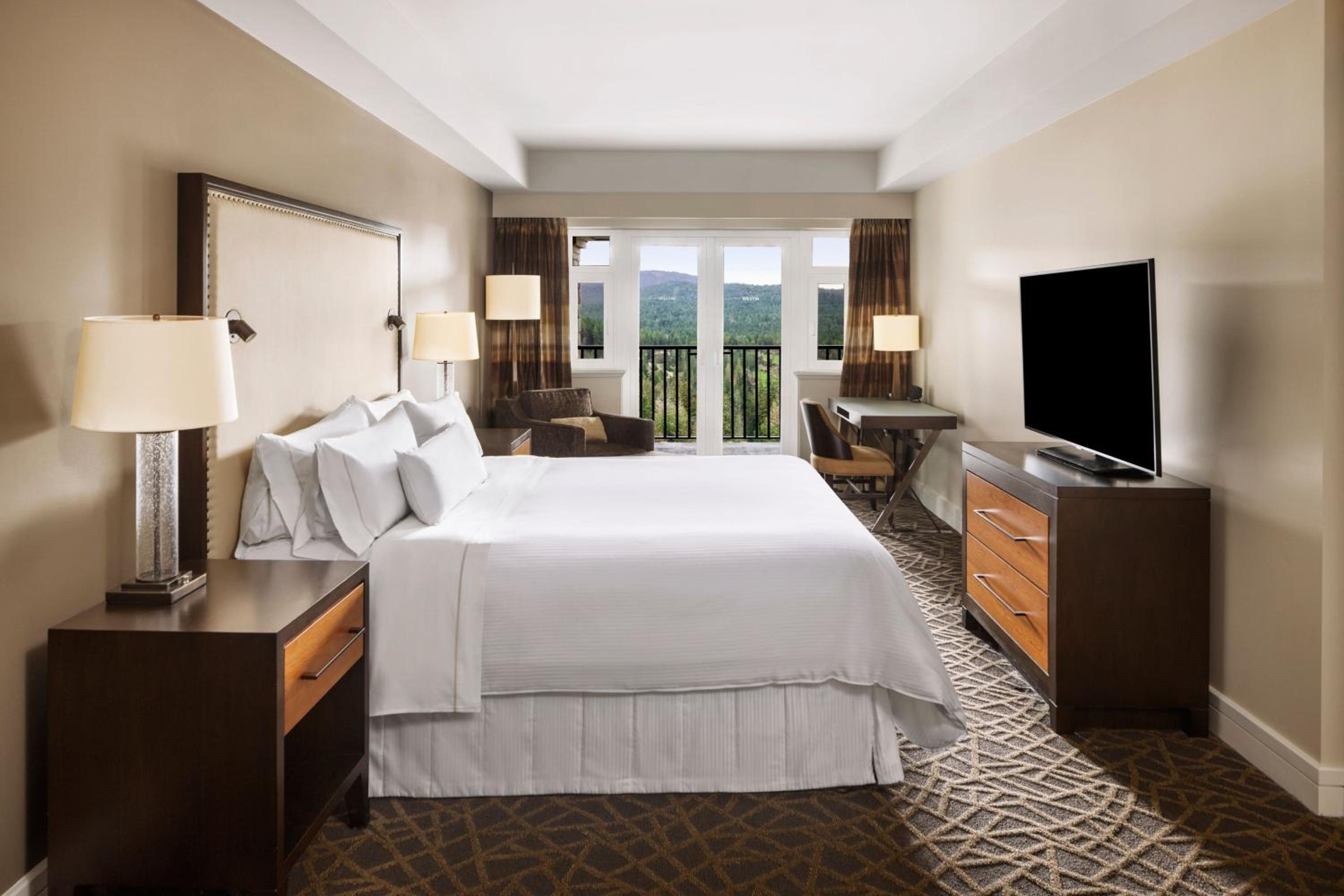 One-Bedroom Suite with Balcony and Golf View - Photo 1