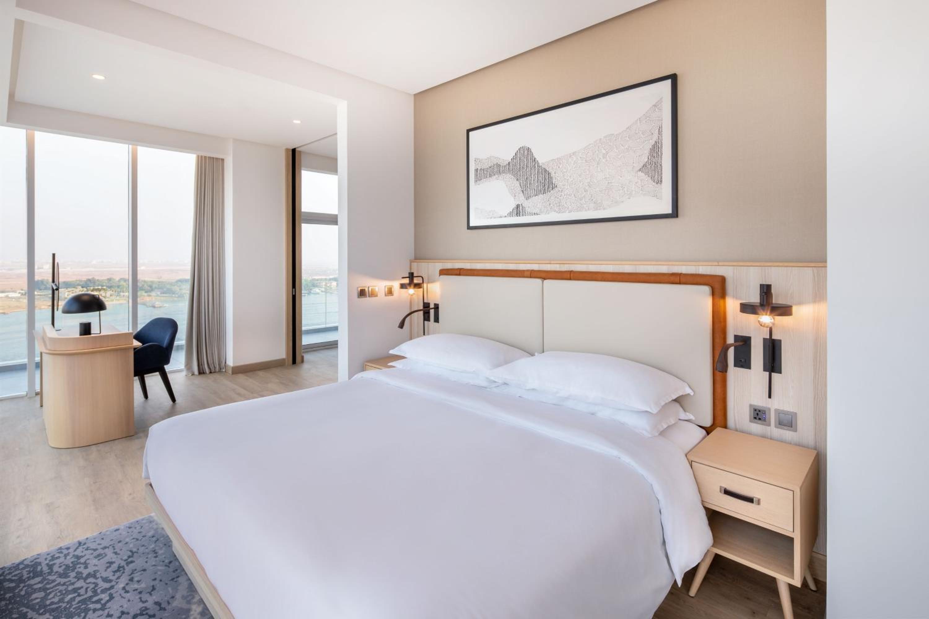Panoramic Executive Suite - Photo 6