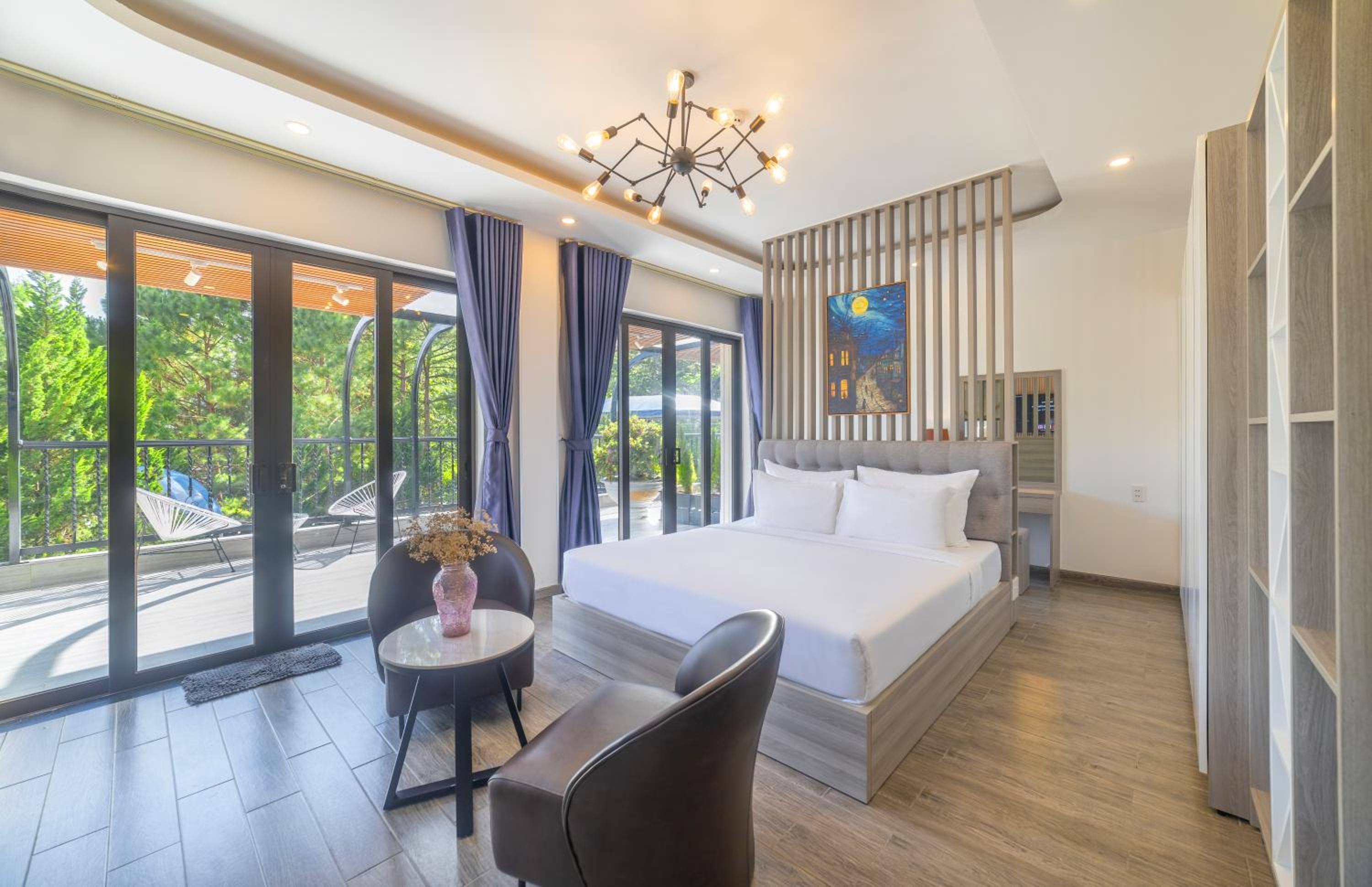 Deluxe Double Room with Balcony photo 2
