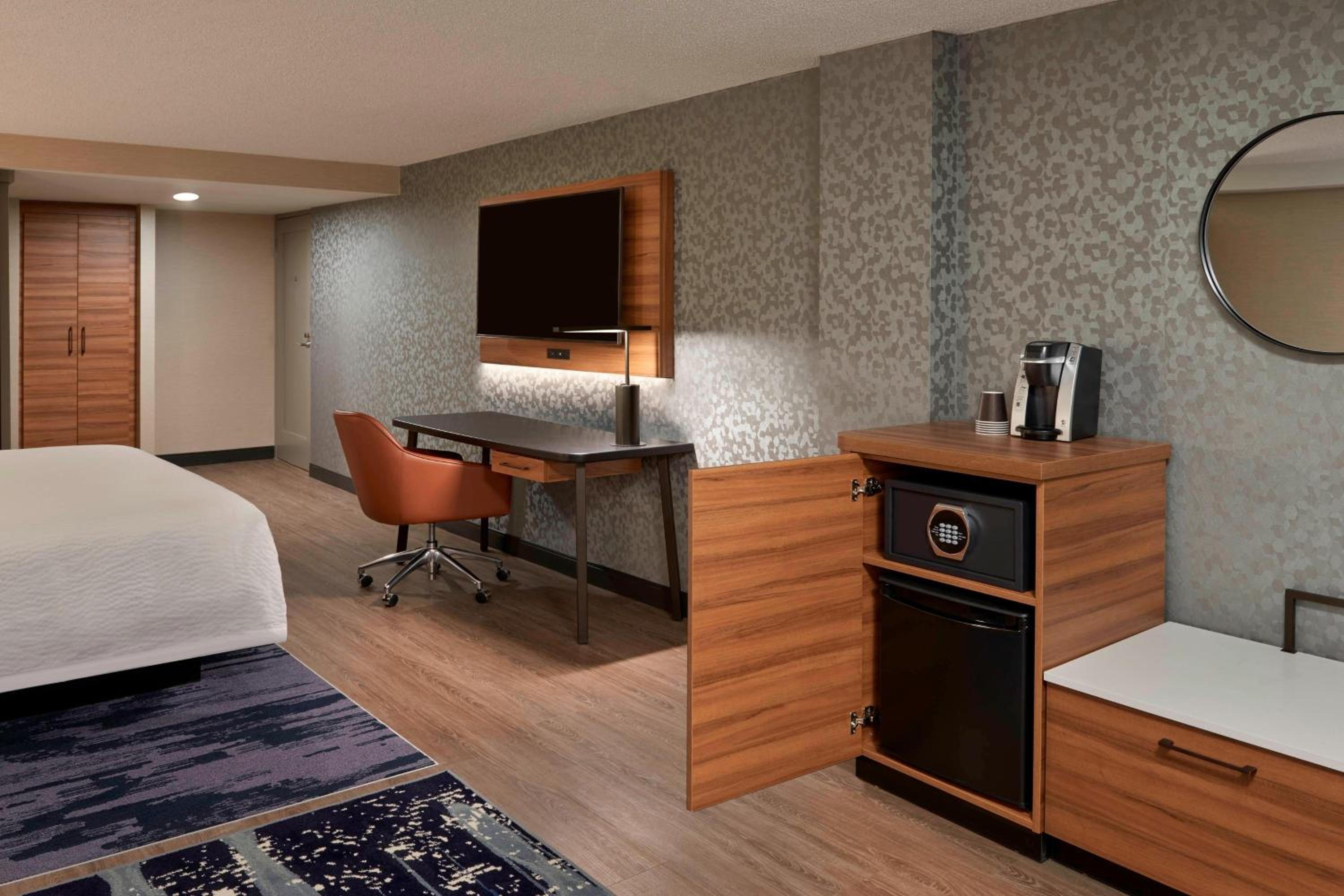 Suite, 1 King, Sofa bed