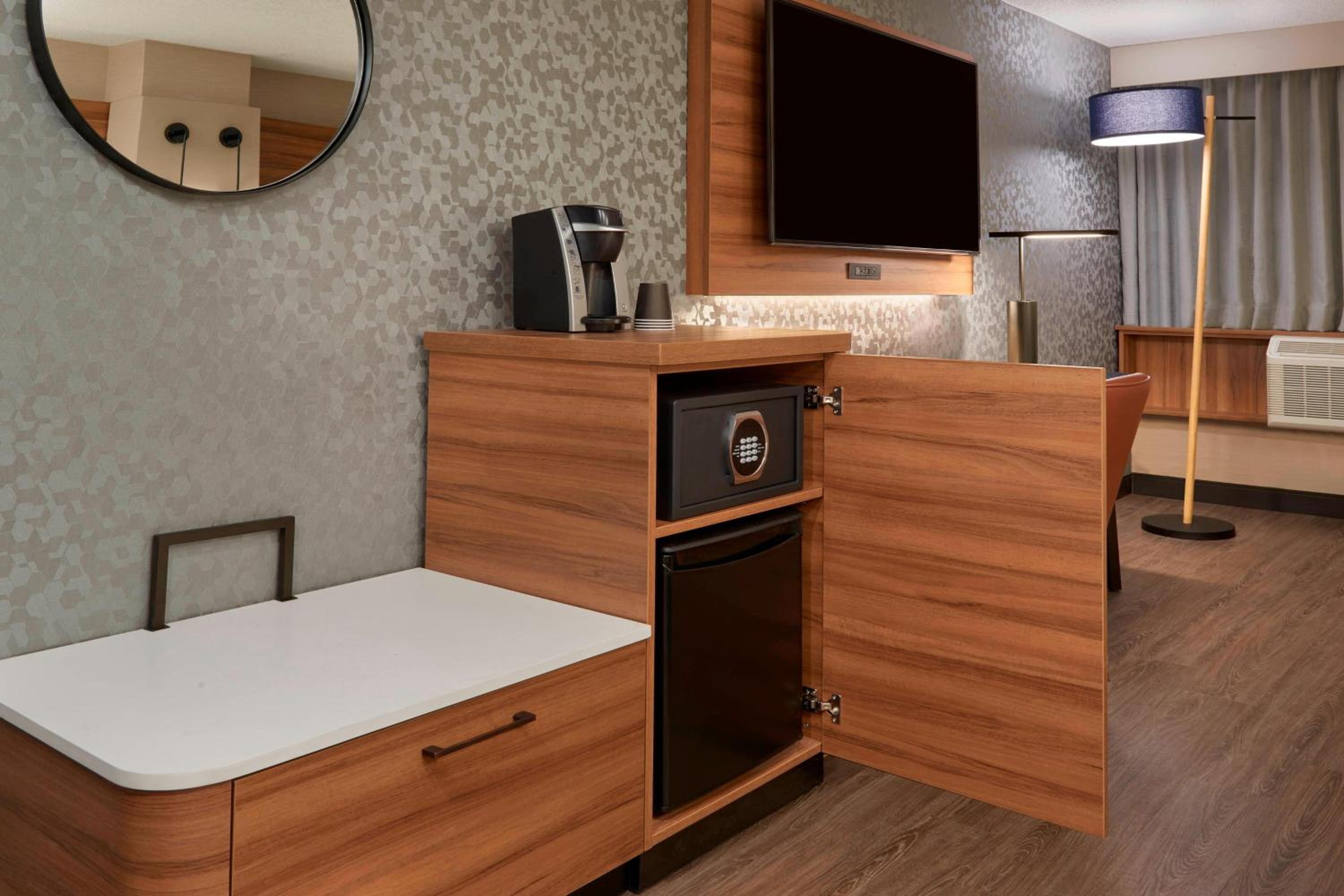 Guest Room, 1 King