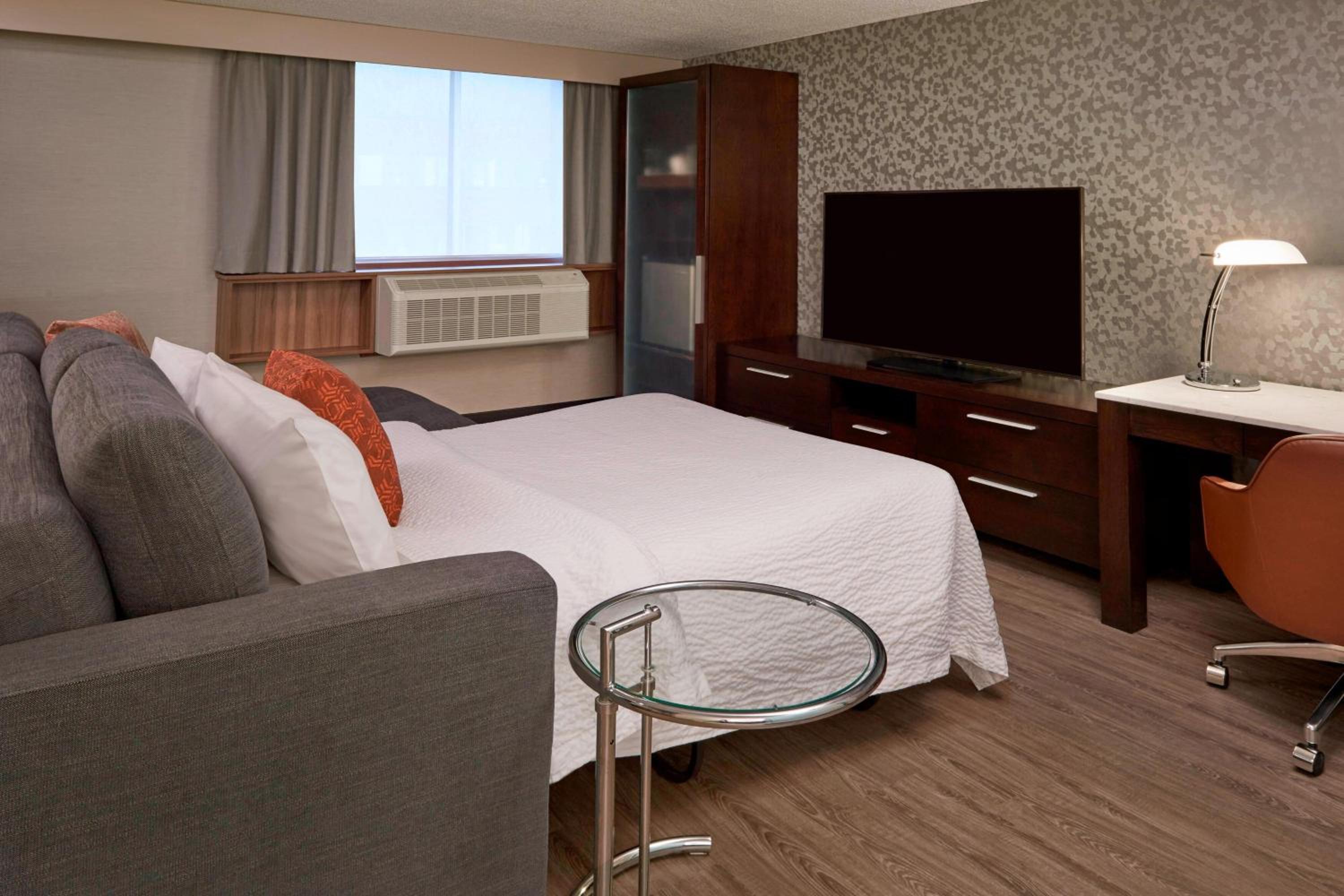 Executive Suite, 1 King, Sofa bed