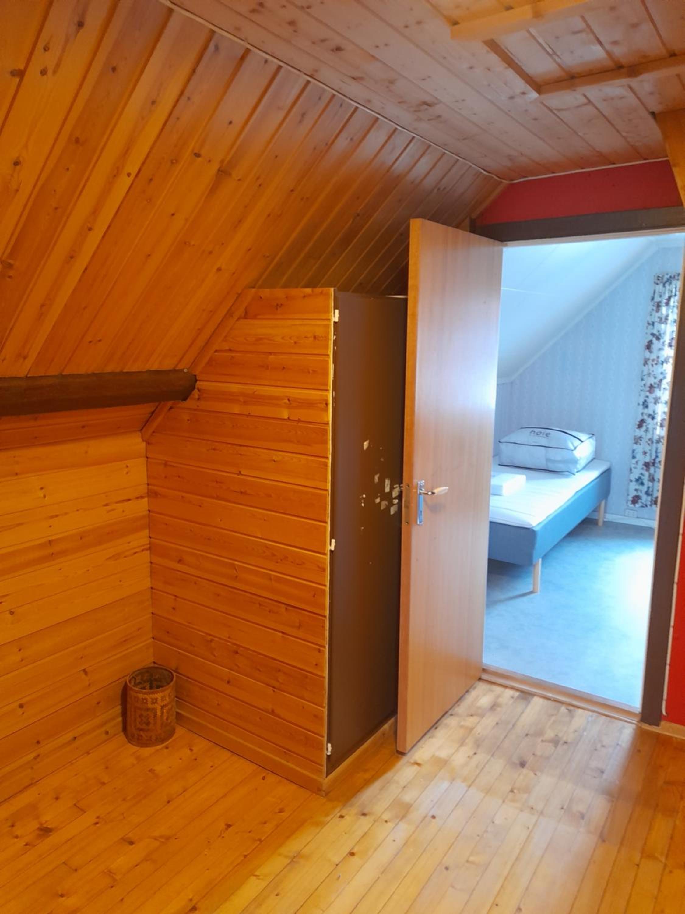 Three-Bedroom House photo 3