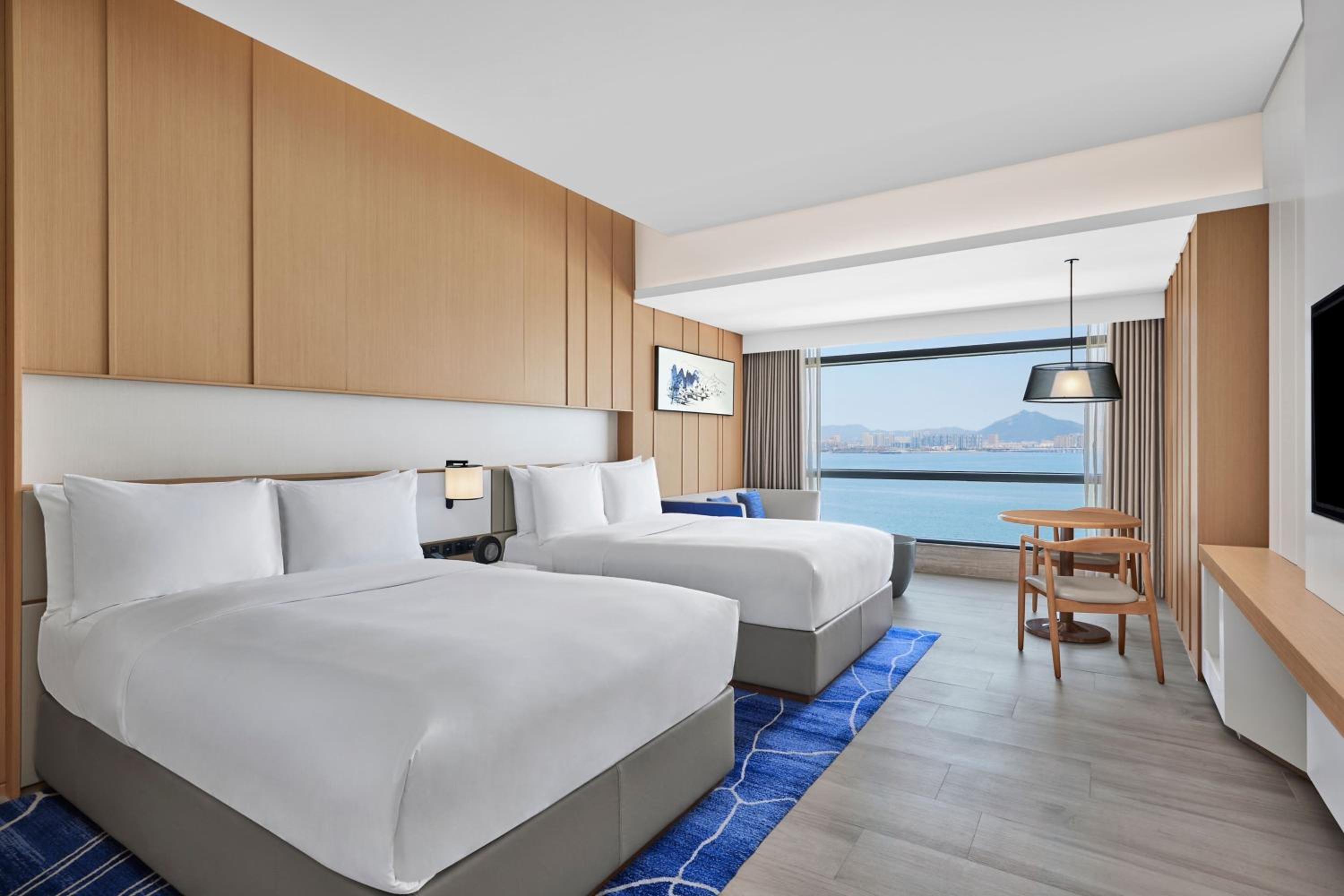 Deluxe Two Double Beds Room with Sea Views - Photo 4