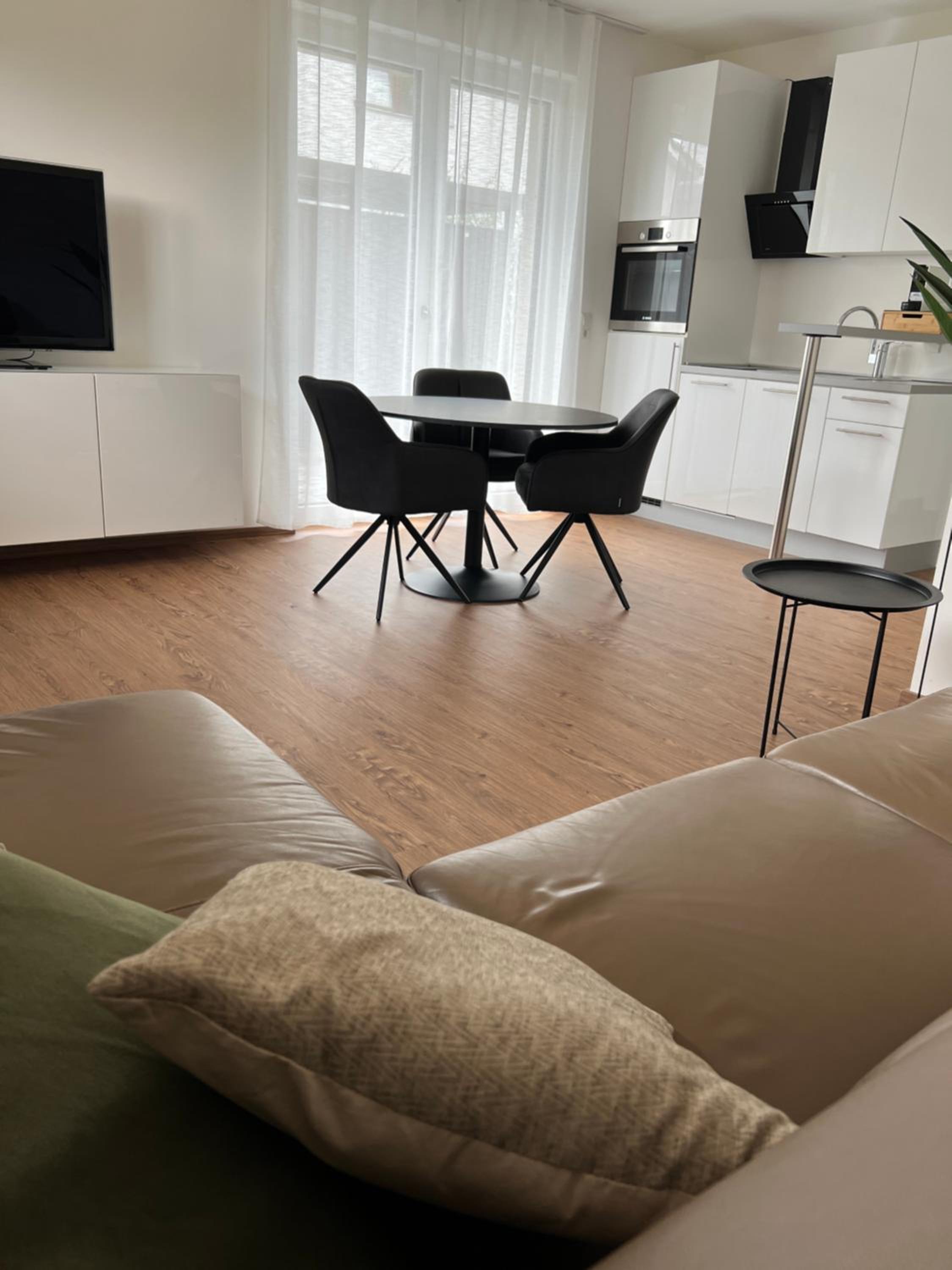 One-Bedroom Apartment photo 1