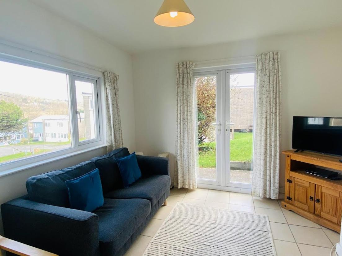 Three-Bedroom House photo 3