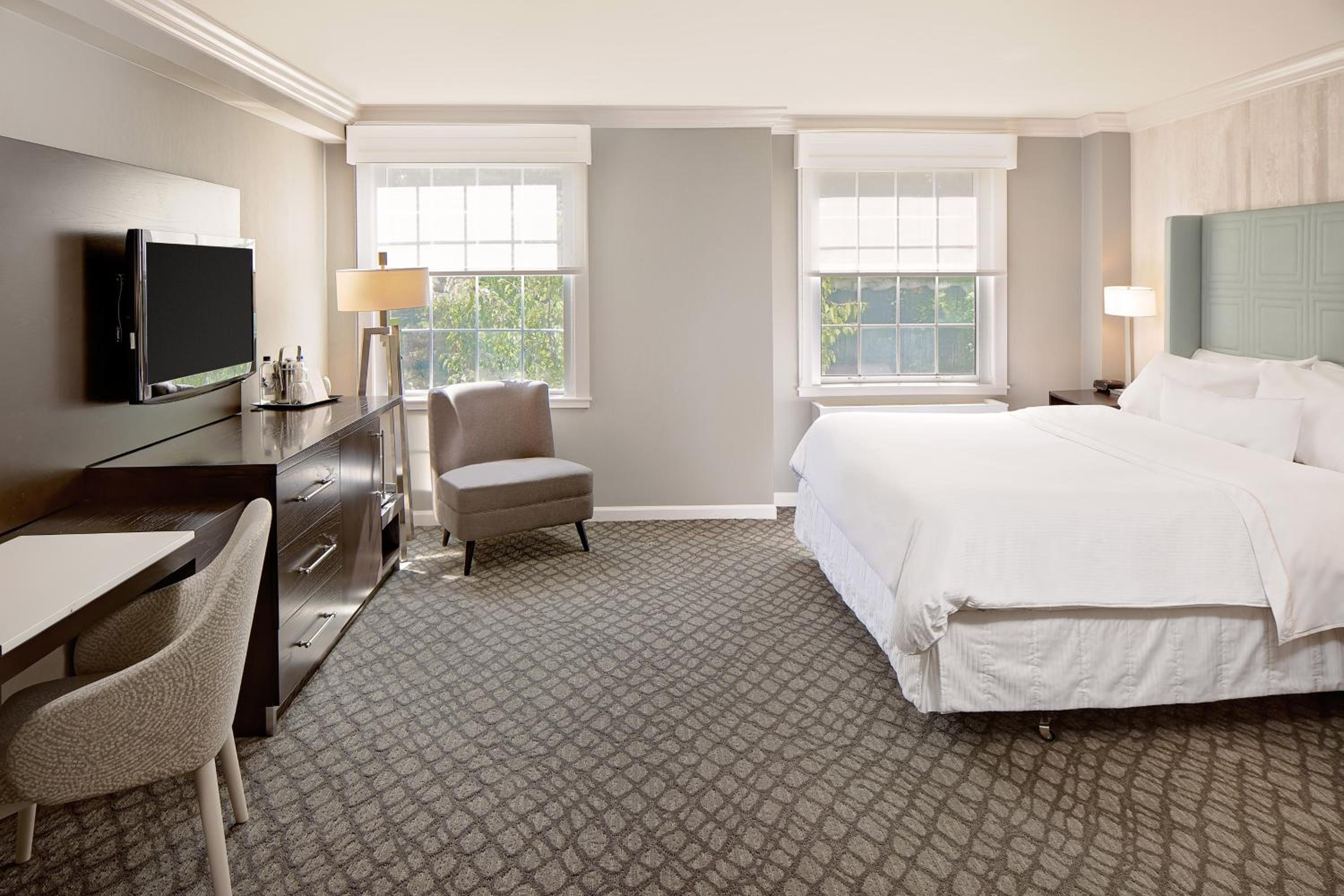 One-Bedroom King Suite photo 1