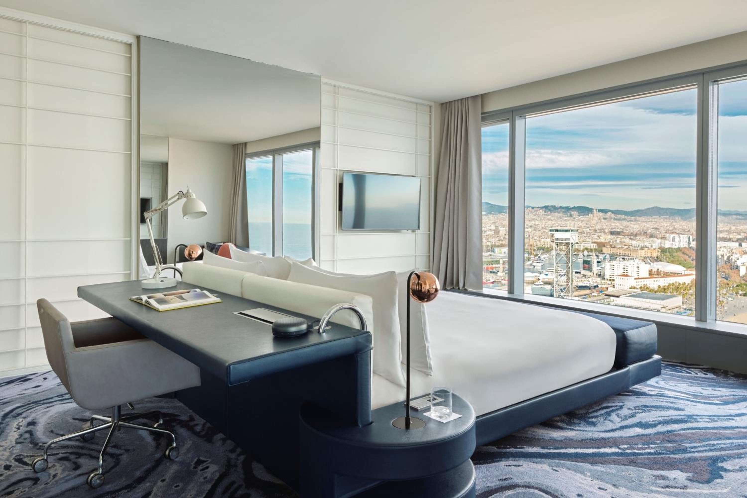Marvelous, Suite, 1 King, Seafront, Balcony thumbnail 5
