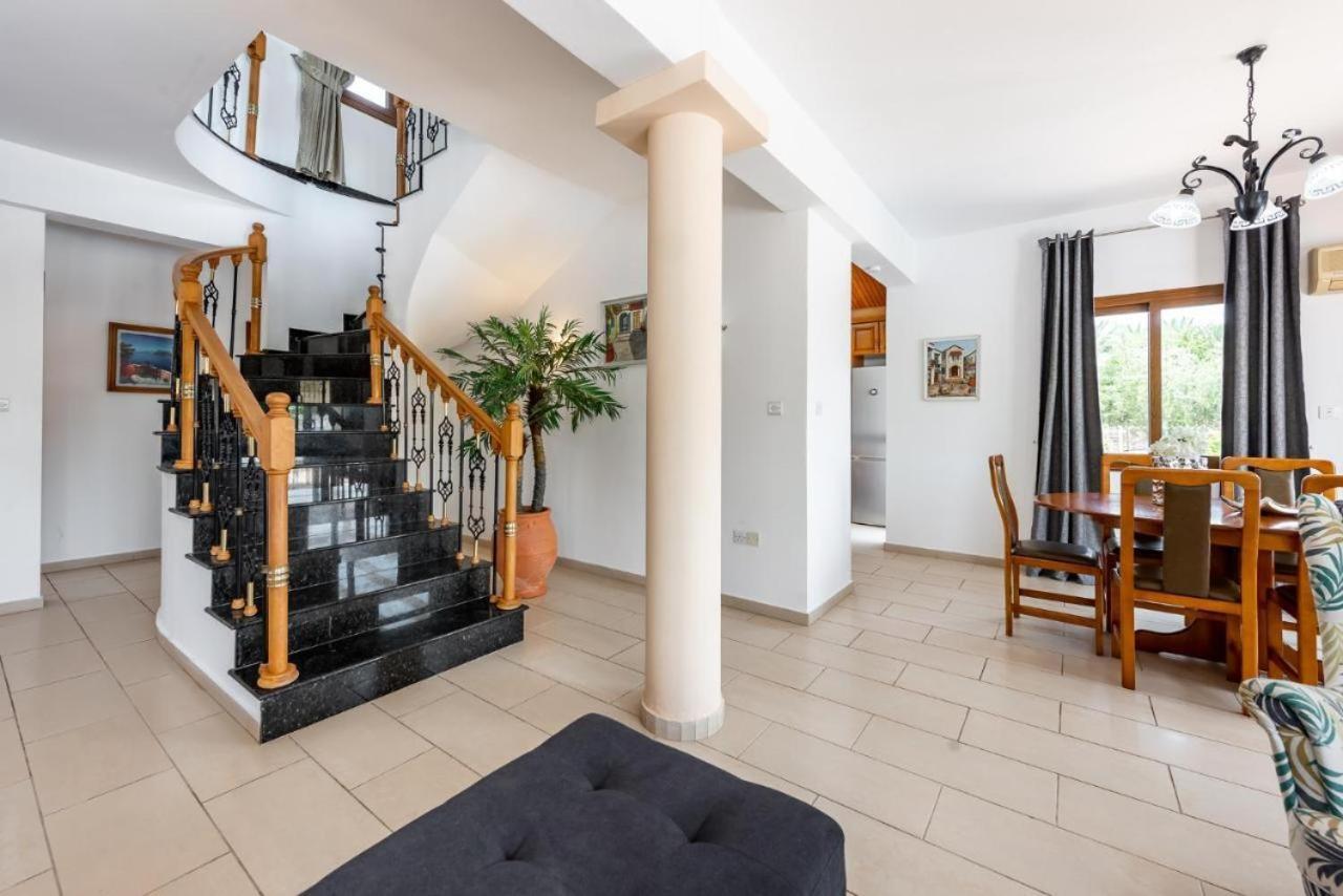Villa photo 3