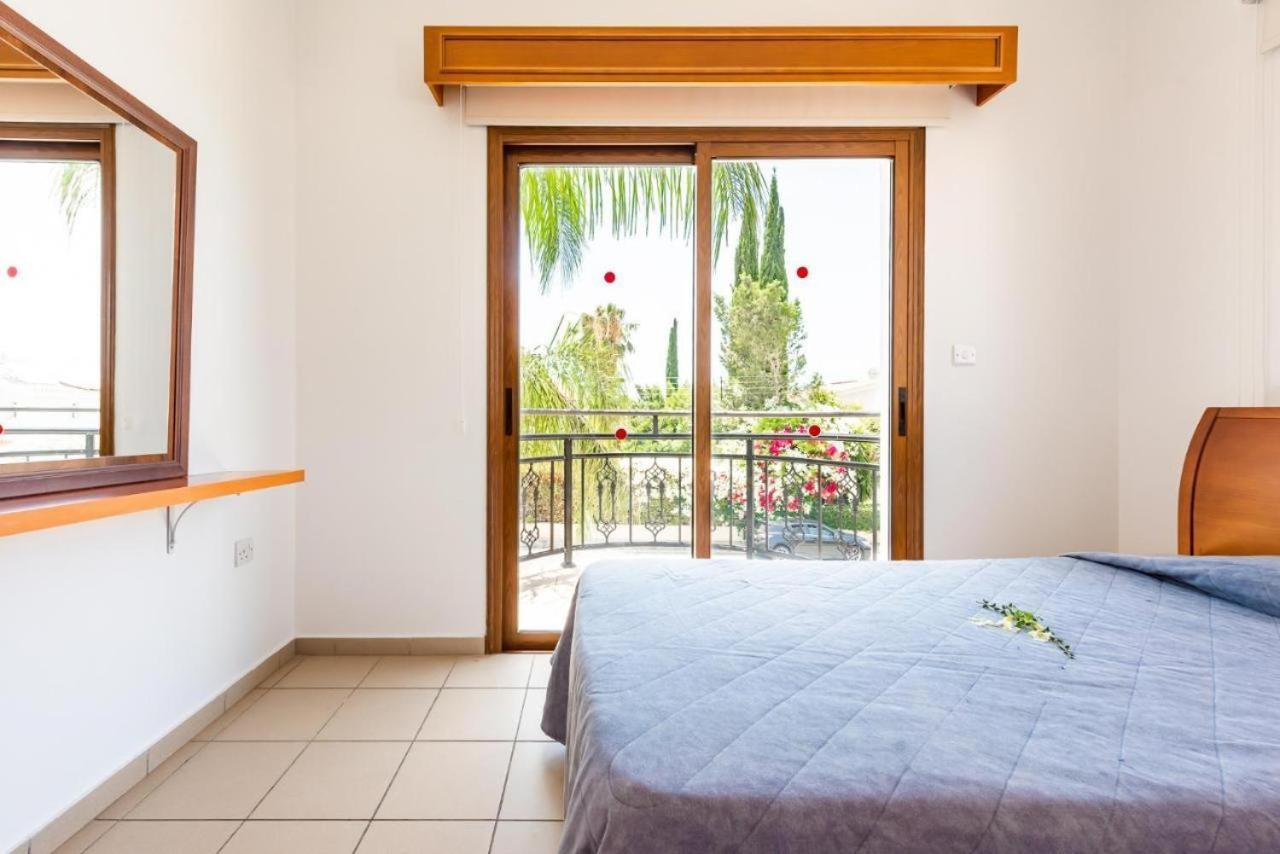Villa photo 2