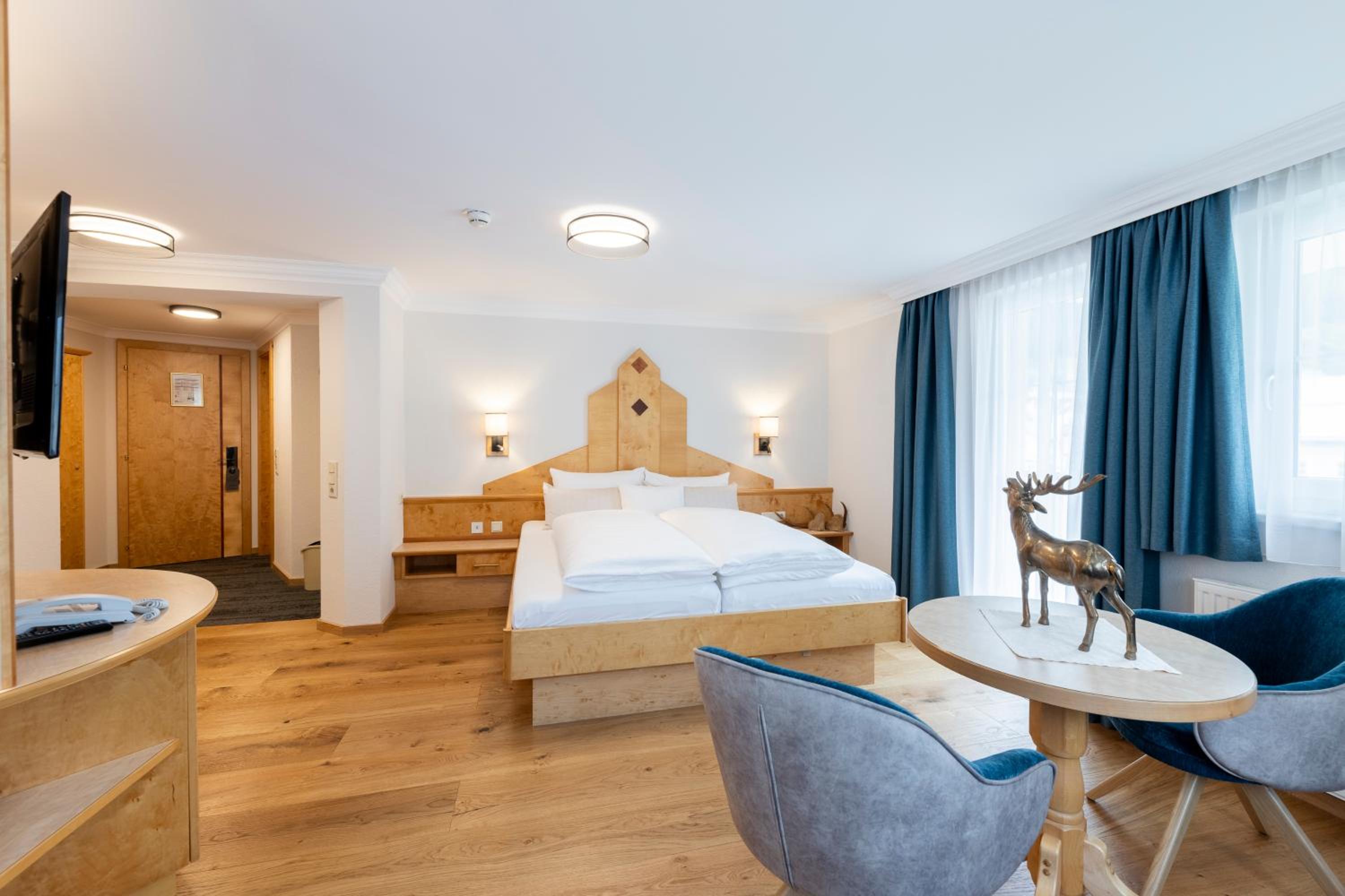 Double Room with West-Facing Balcony