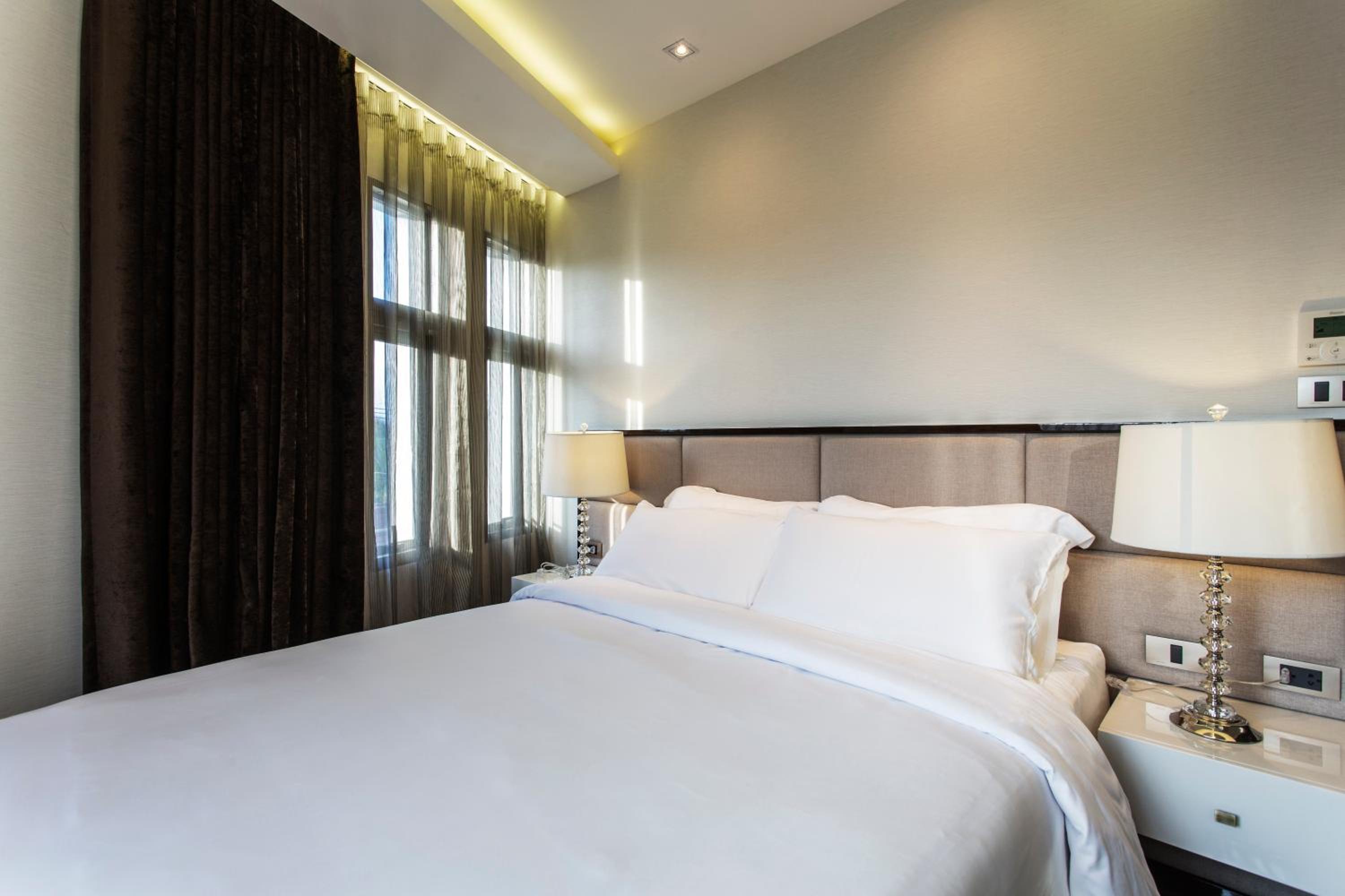 Two Bedroom 1 Bathroom Vorra Thita Suite photo 3