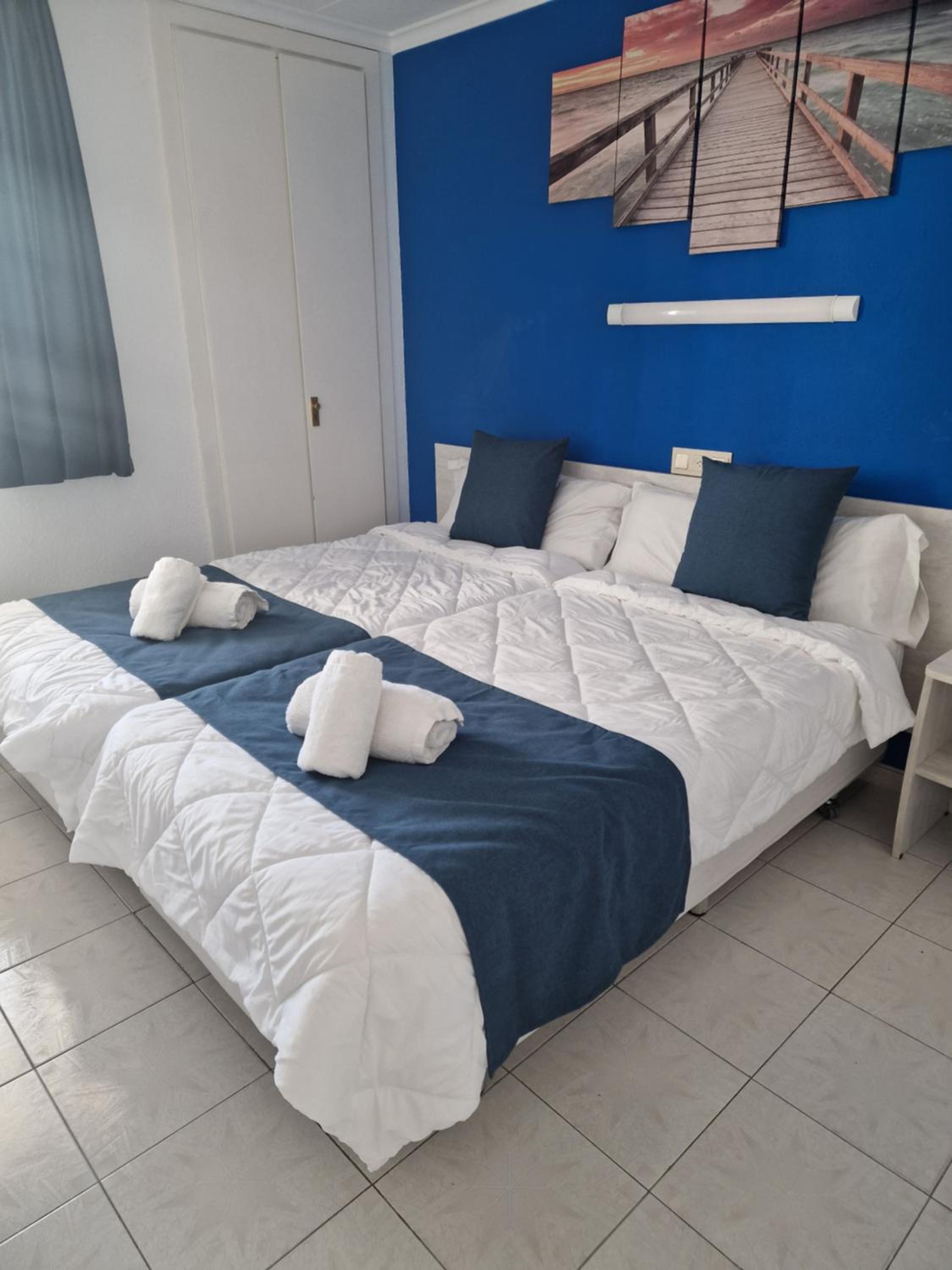 Apartamento de una habitación con balcón
