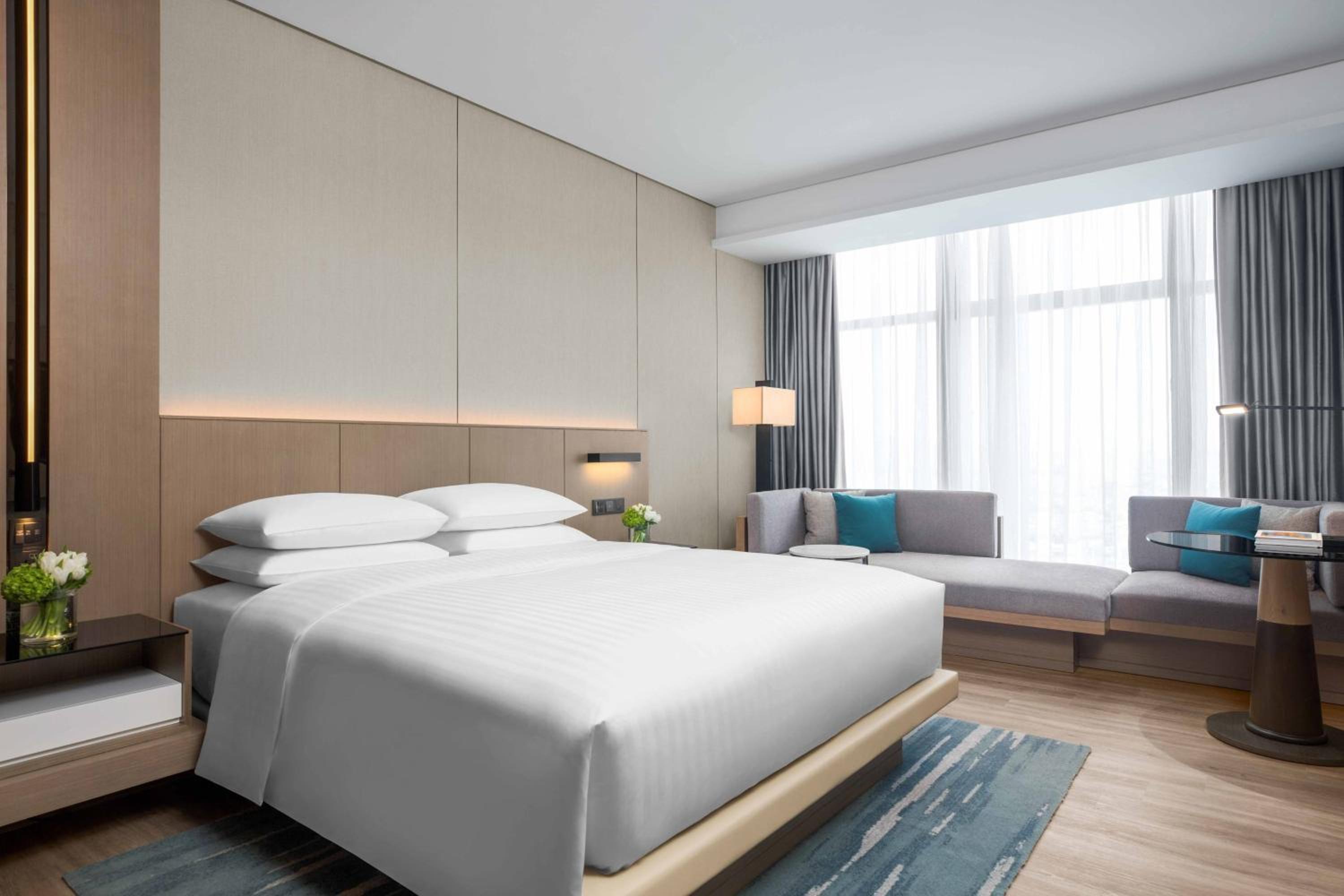 Executive Deluxe King Room - Executive Lounge Access