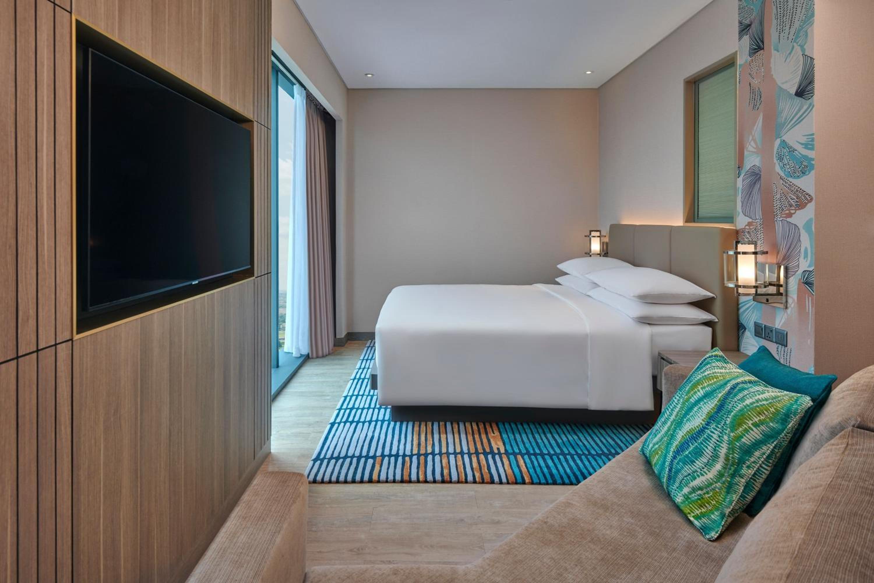 One-Bedroom Suite King - Photo 4