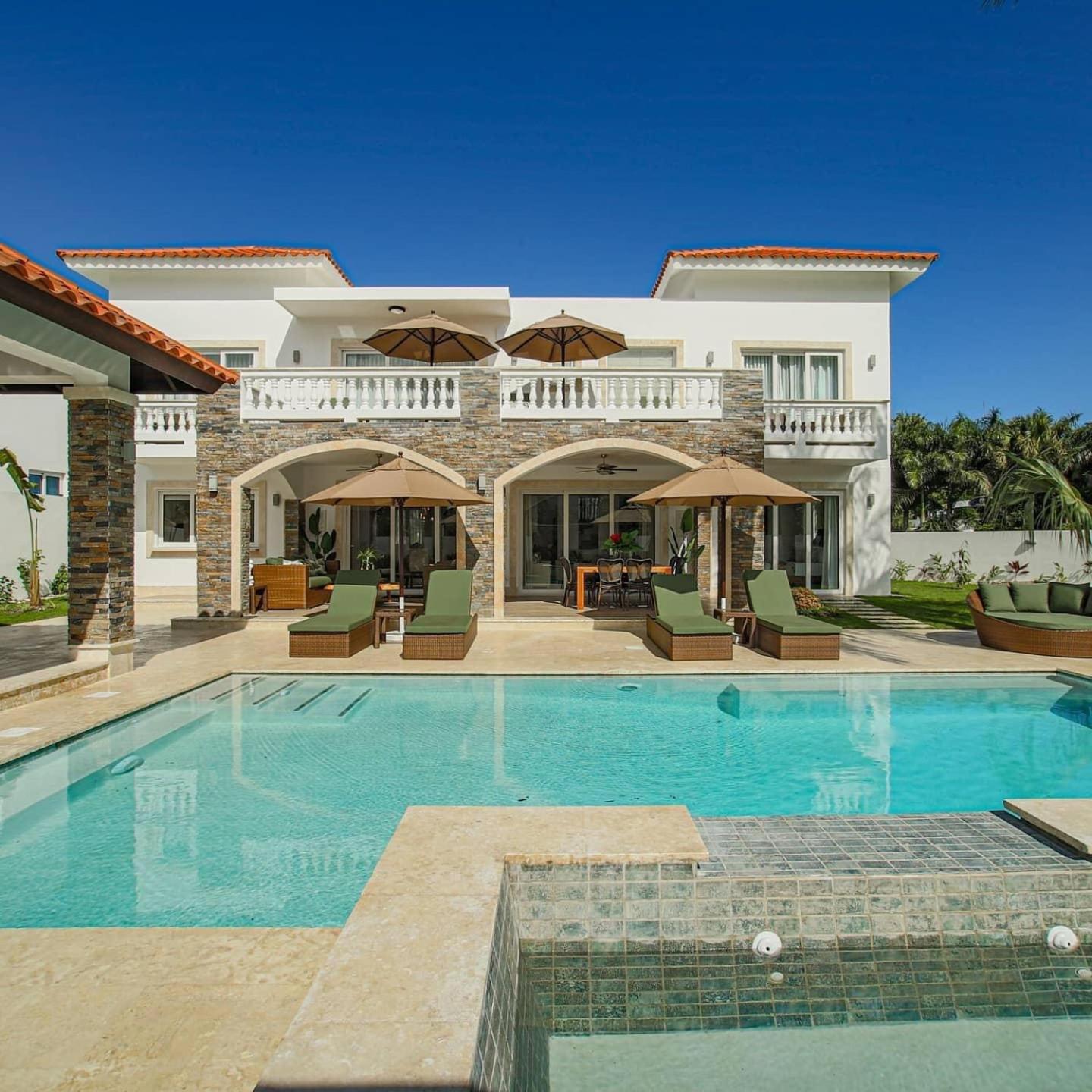 Villa photo 2