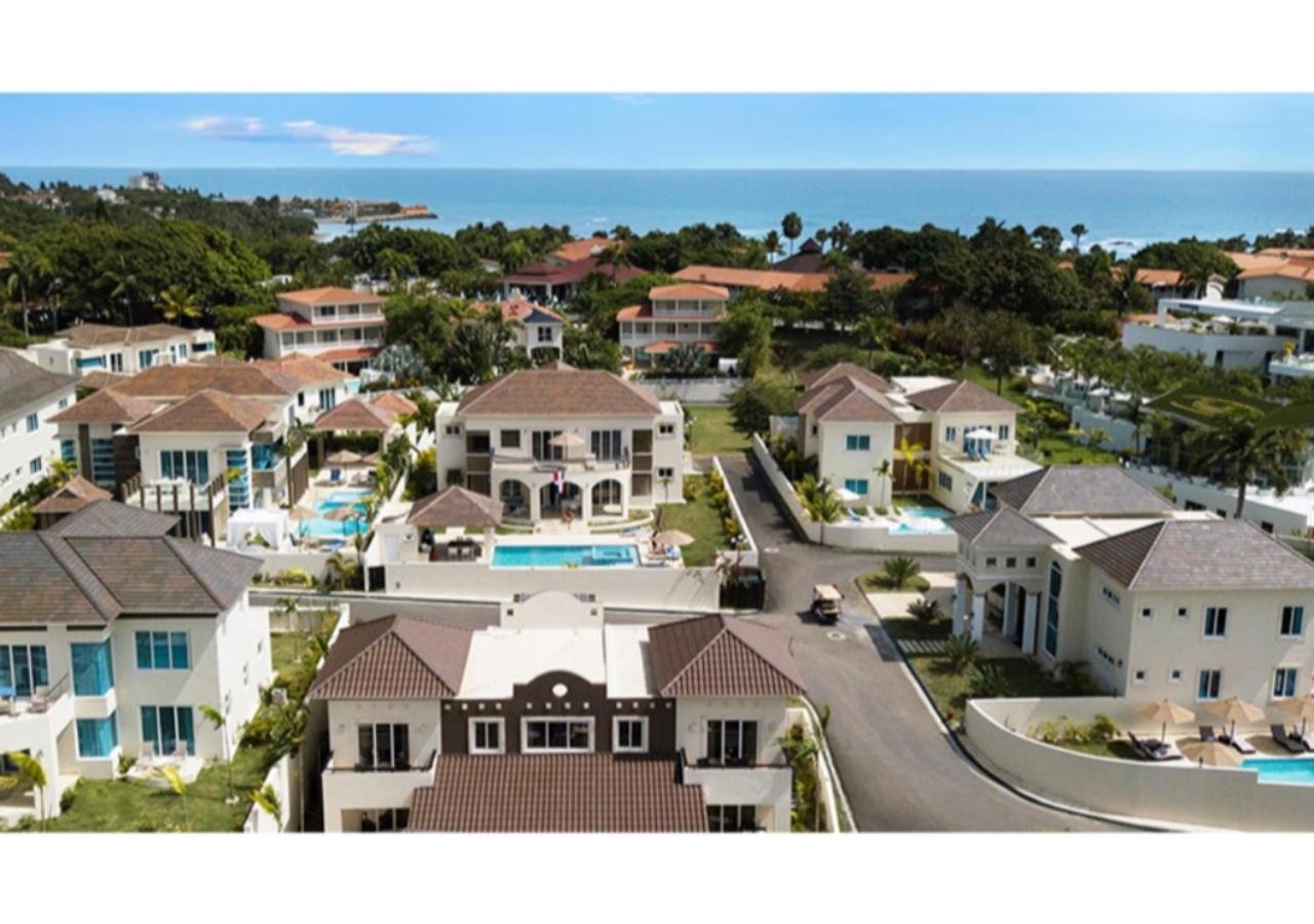Three-Bedroom Villa photo 2