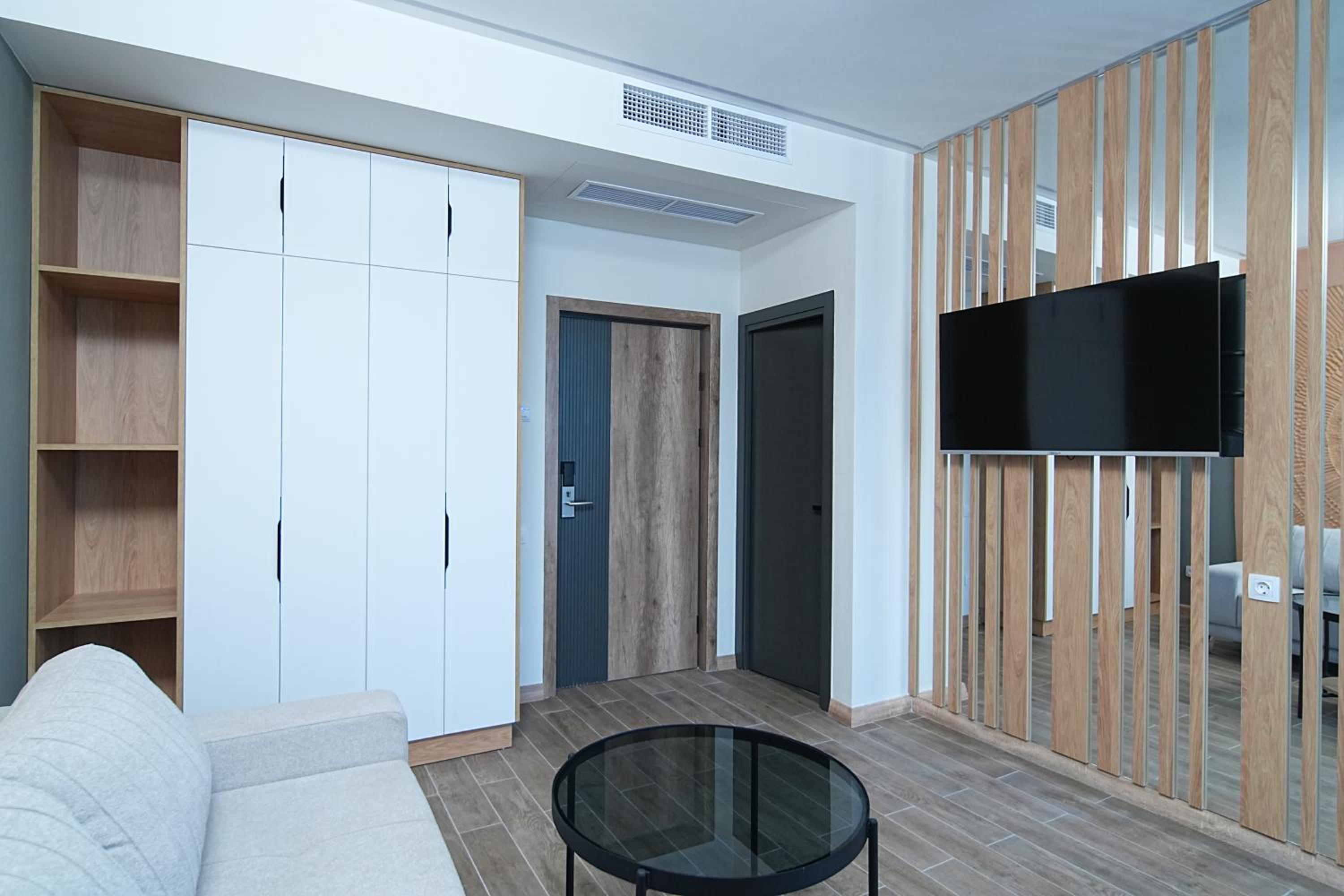Deluxe Suite with Spa Bath photo 1