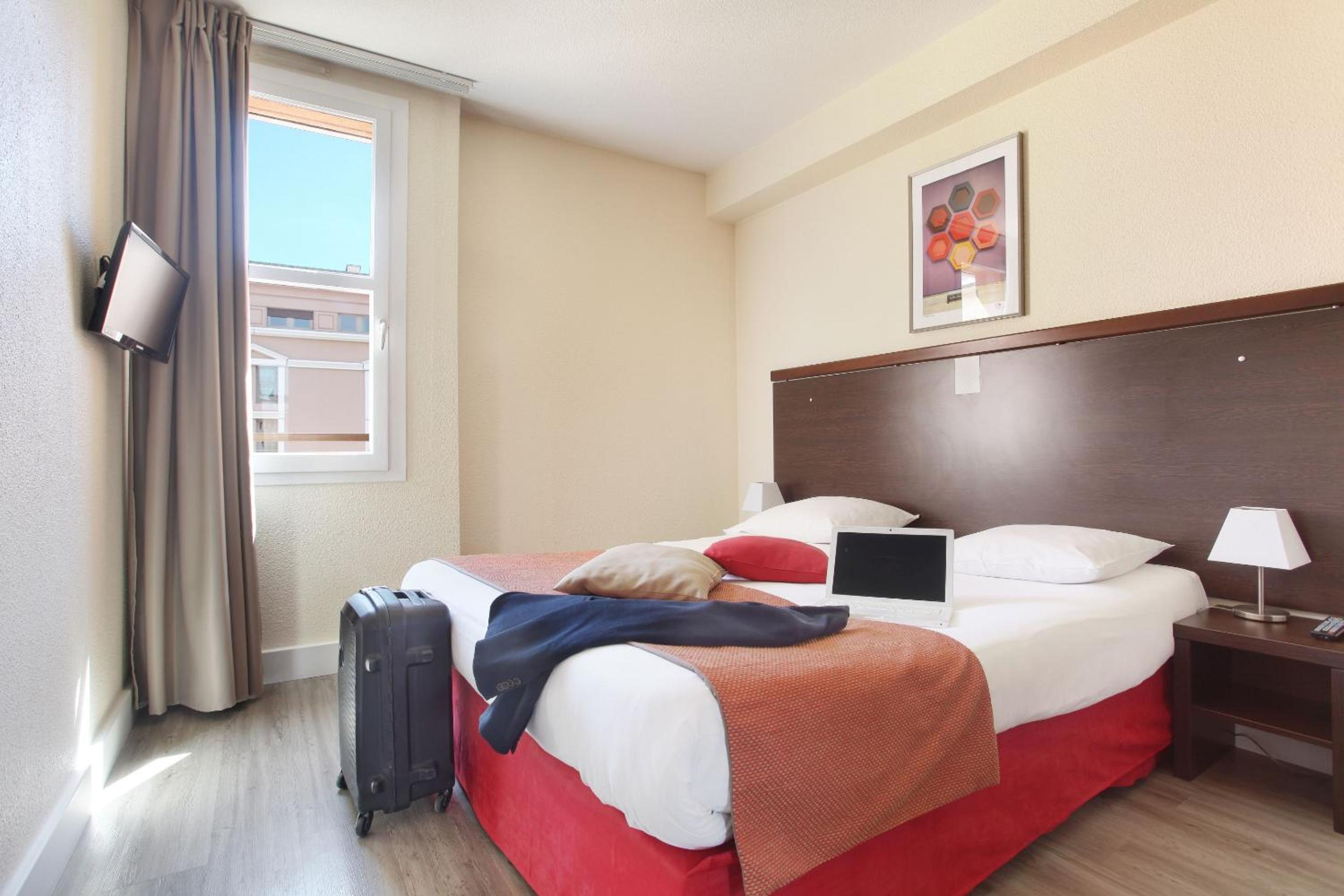 One-Bedroom Apartment (4 Adults) photo 2