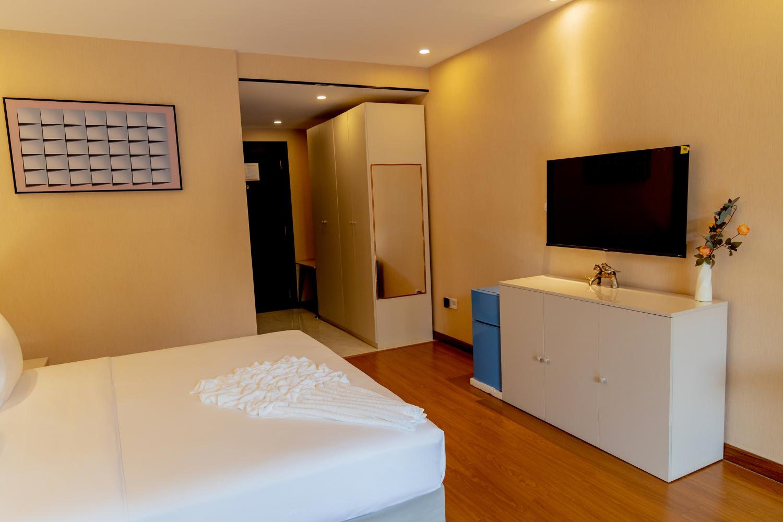 Deluxe King Room - Photo 1