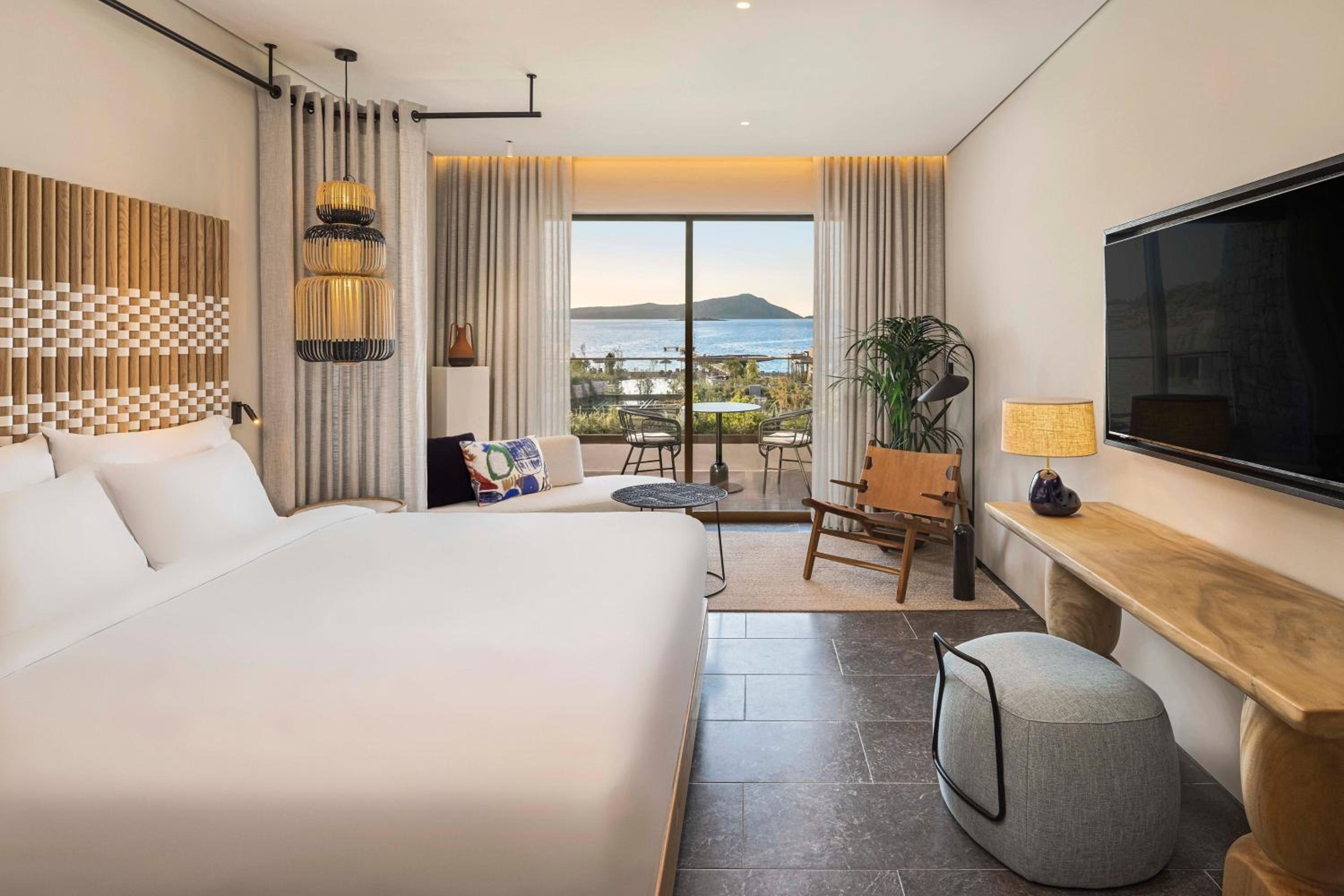 Superior Panorama, Guest room, 1 King, Sofa bed, Sea view - Photo 1