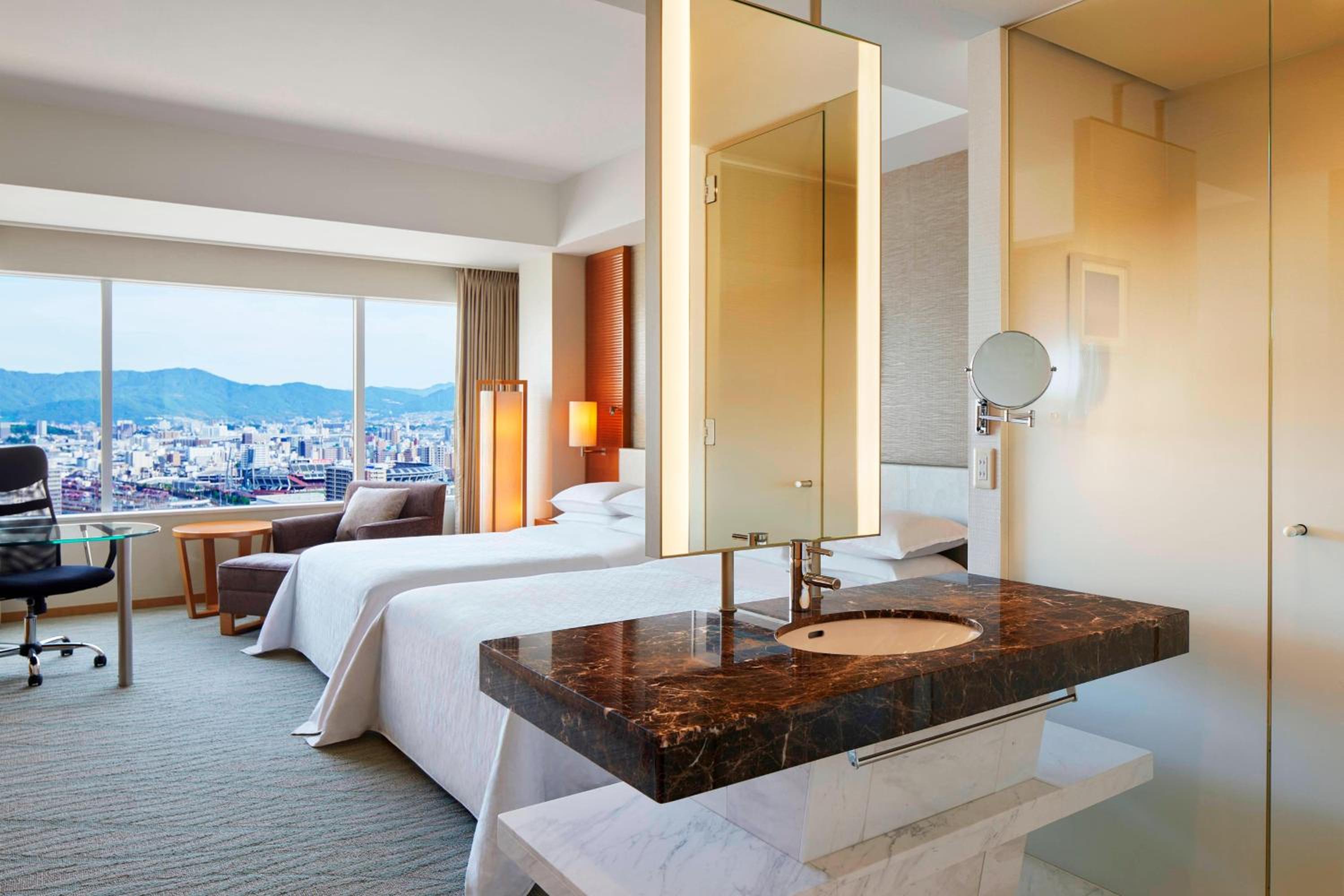 Deluxe Twin Room, 2 Double, City View - Photo 5