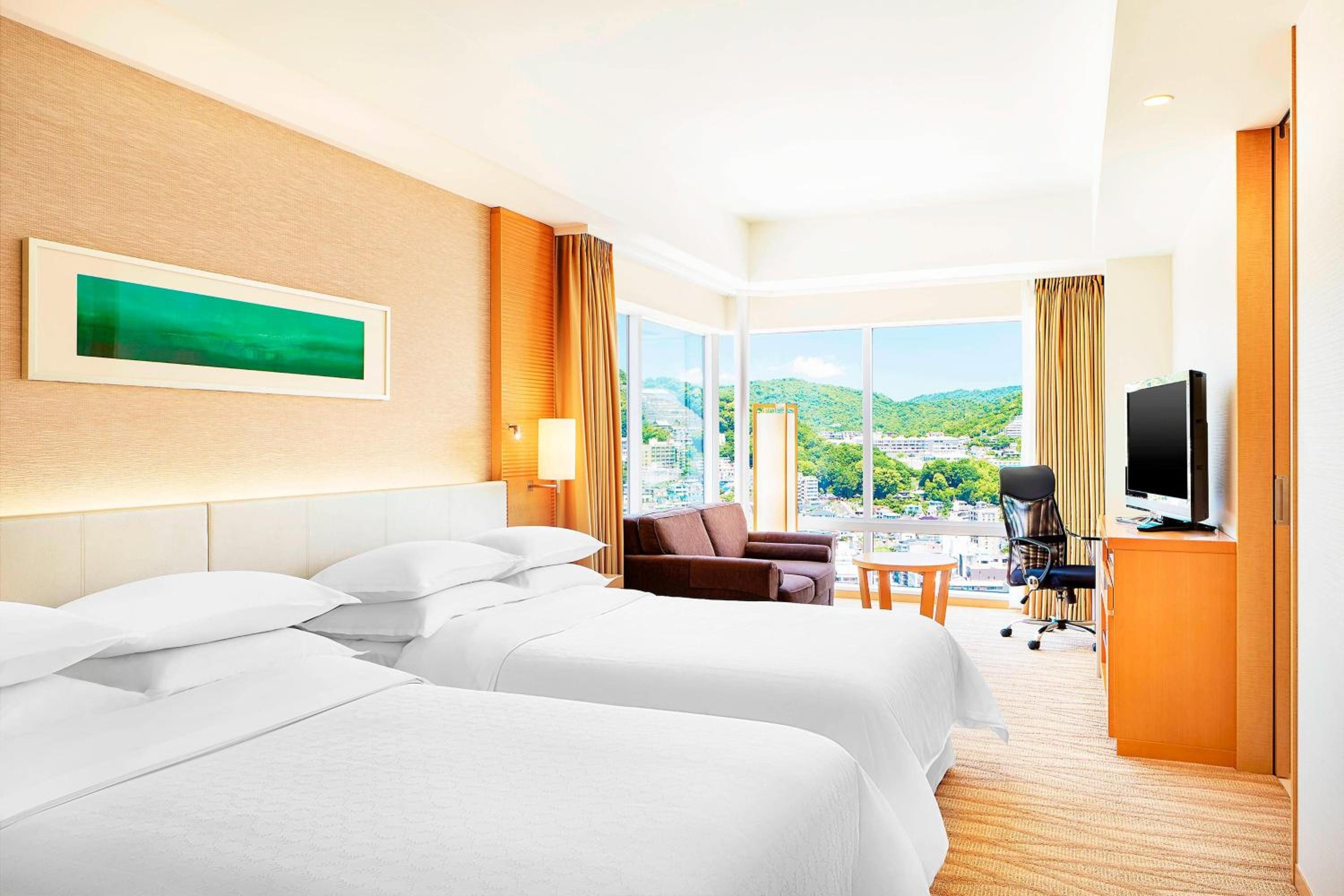 Deluxe Corner Twin Room, 2 Double, City View - Photo 5