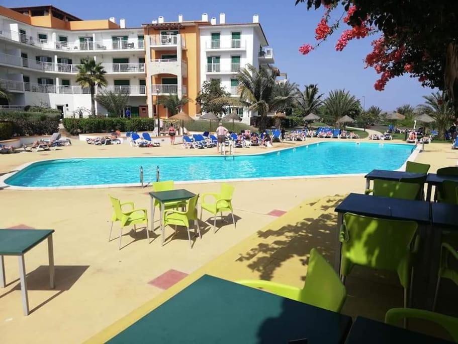 Two-Bedroom Apartment with Pool View photo 3