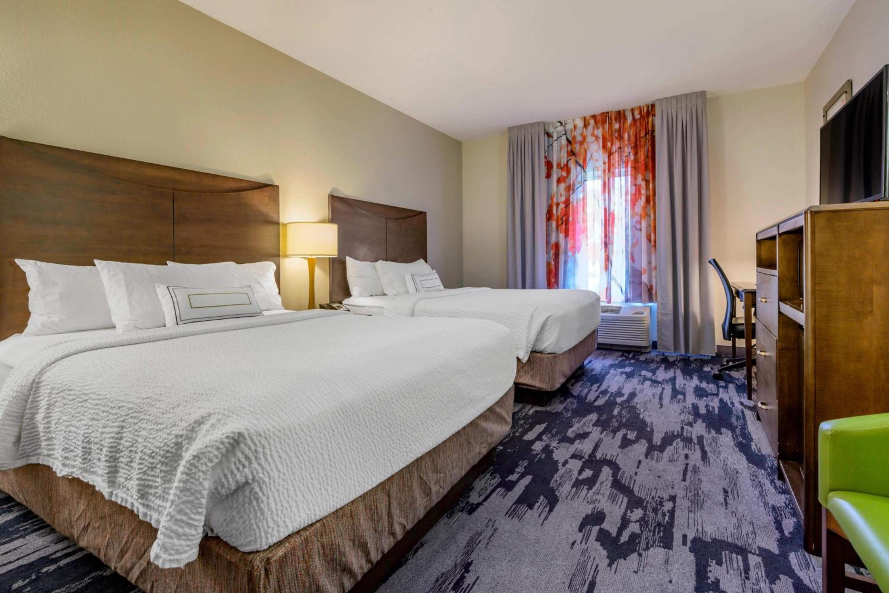 Queen Room with Two Queen Beds - Photo 1