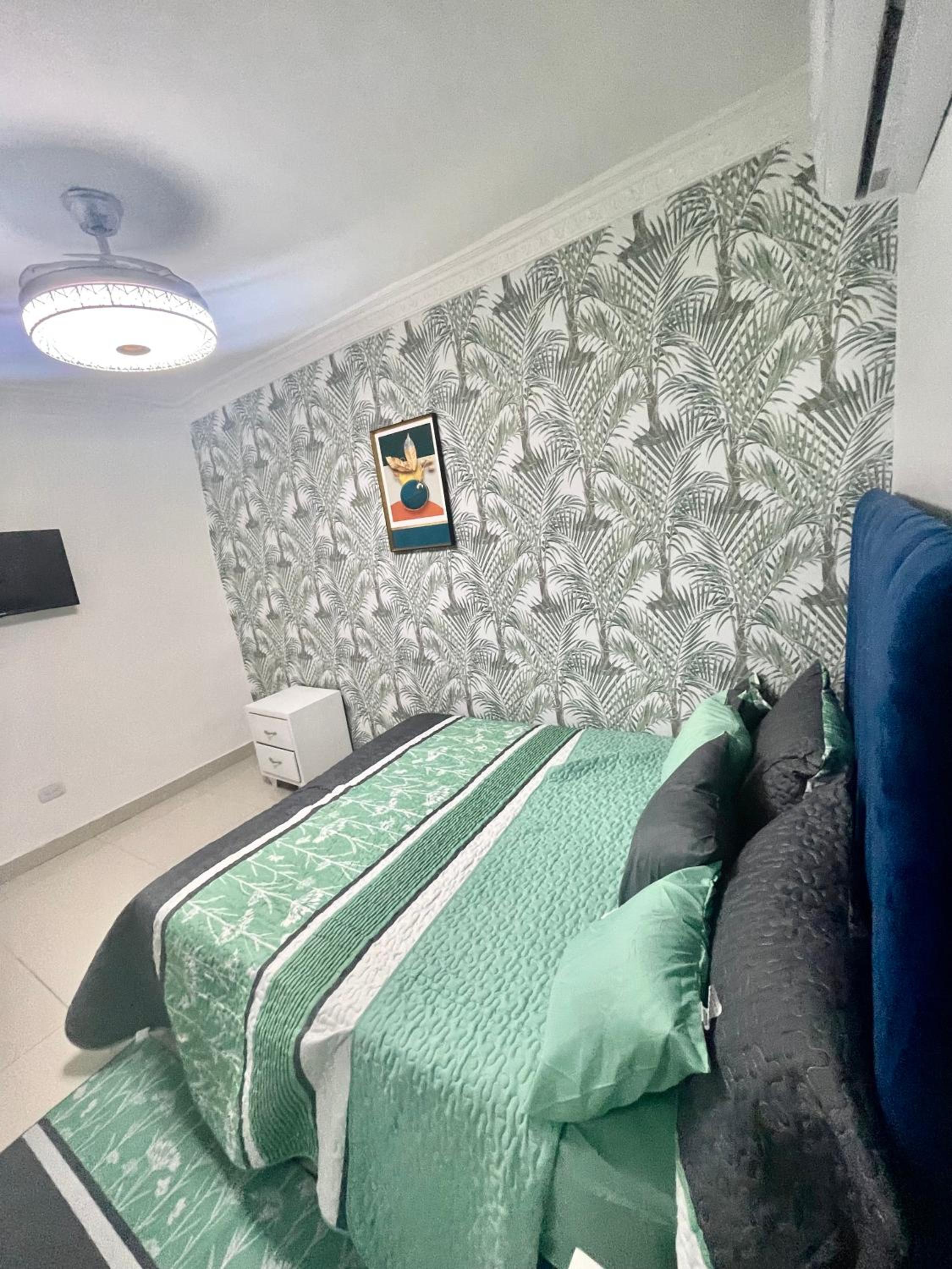 One-Bedroom Apartment photo 1