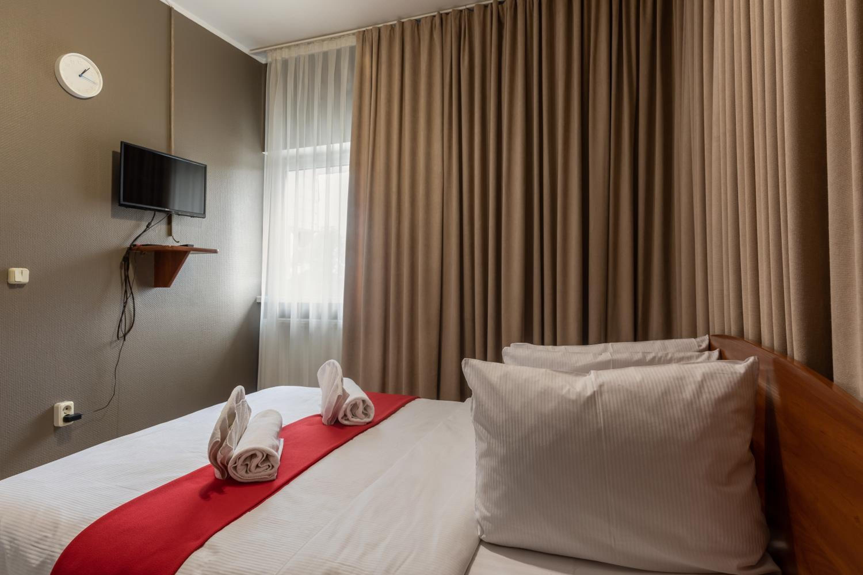 Double Room with Two Double Beds photo 3