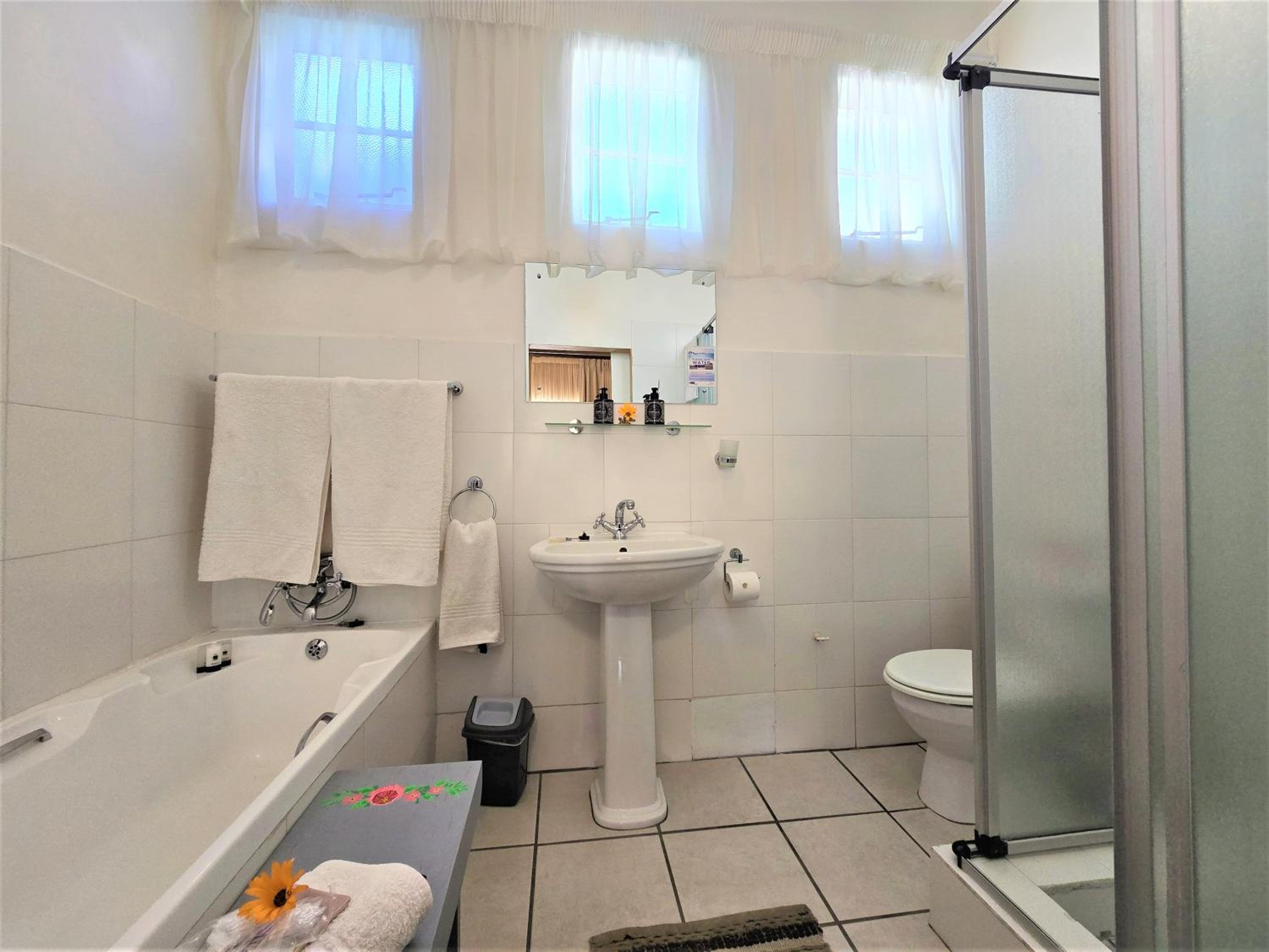 Standard Double or Twin Room - Photo 2