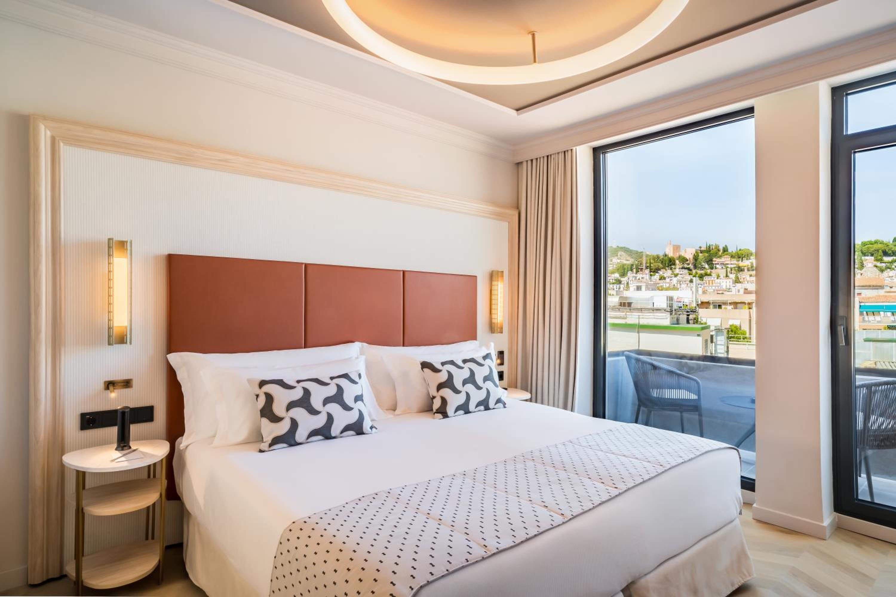 Deluxe Double Room with Alhambra view - Photo 5
