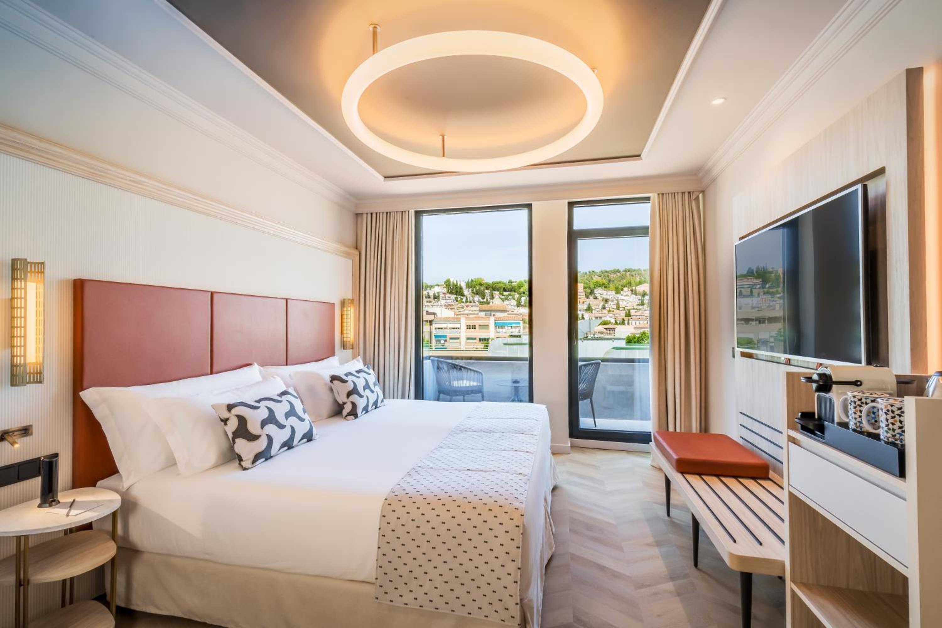 Deluxe Double Room with Alhambra view - Photo 1