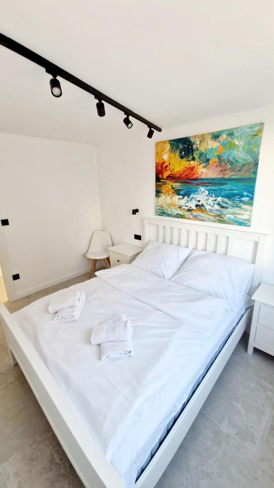 Two-Bedroom Apartment with View photo 2